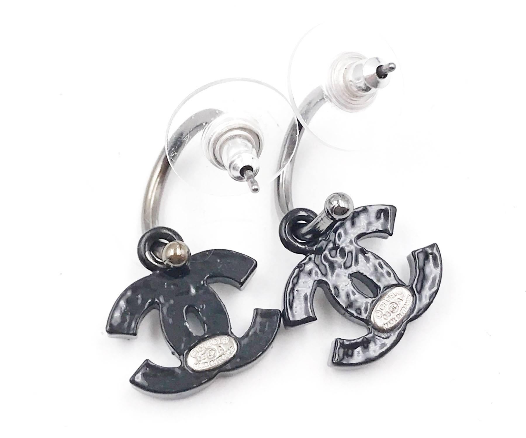 Chanel Black CC Shiny Silver Crystal Dangle Hoop Piercing Earrings  In Excellent Condition For Sale In Pasadena, CA