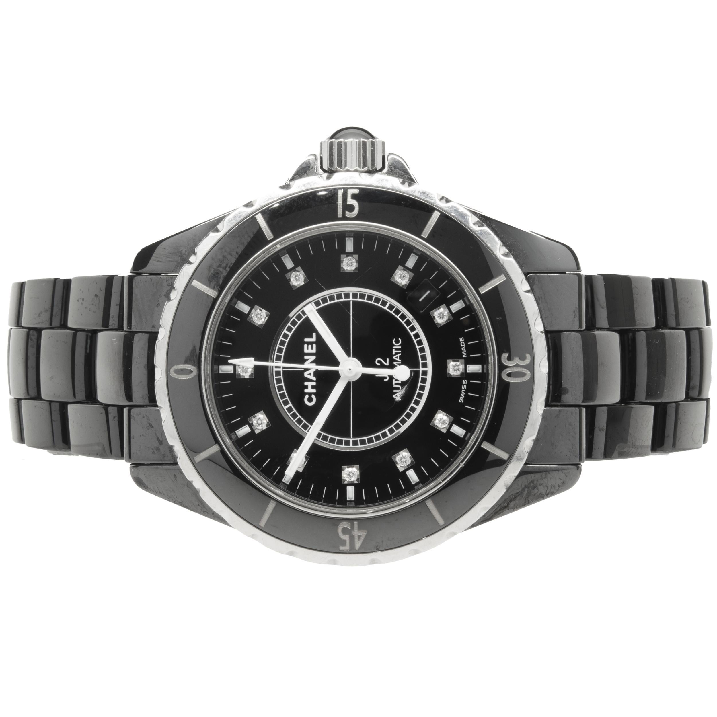 Mouvement : automatique
Fonction : heures, minutes, date 
Boîtier : boîtier en céramique noire de 38 mm, lunette en céramique, verre saphir, couronne push-pull.
Bande : bracelet en céramique noire
Cadran : cadran noir à diamants d'usine
N° de