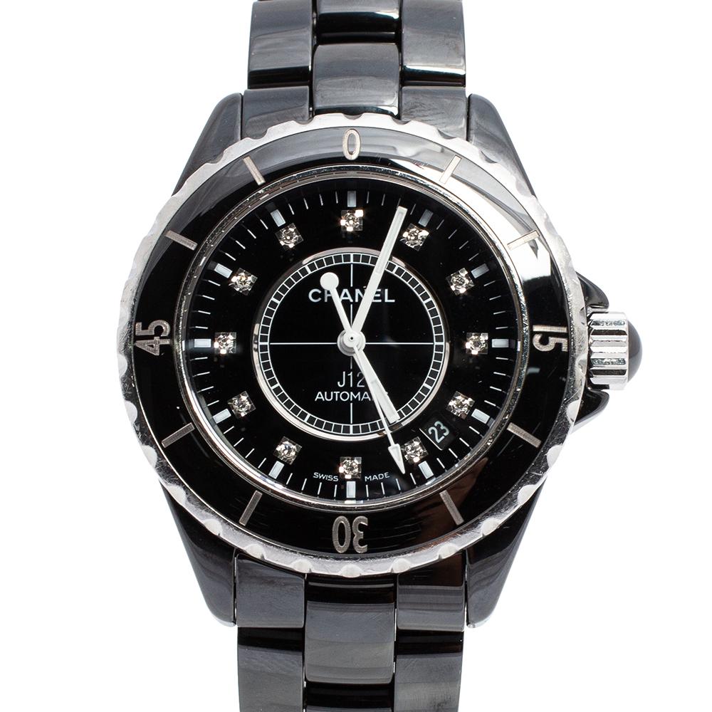 Flaunt this gorgeous timepiece by Chanel on your wrist and capture everyone's admiring glances. This wristwatch is made from ceramic & stainless steel. It has a uni-directional rotating bezel and on the black dial, there are hour markers and a date