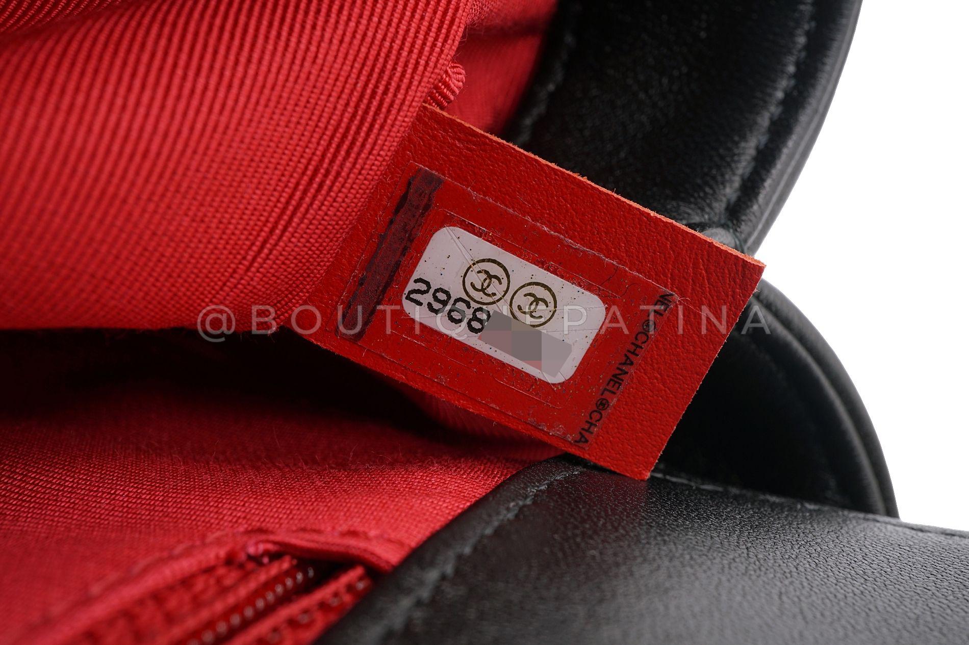 Chanel, sac à main noir avec anse en chaîne et rabat, GHW  68023 en vente 10