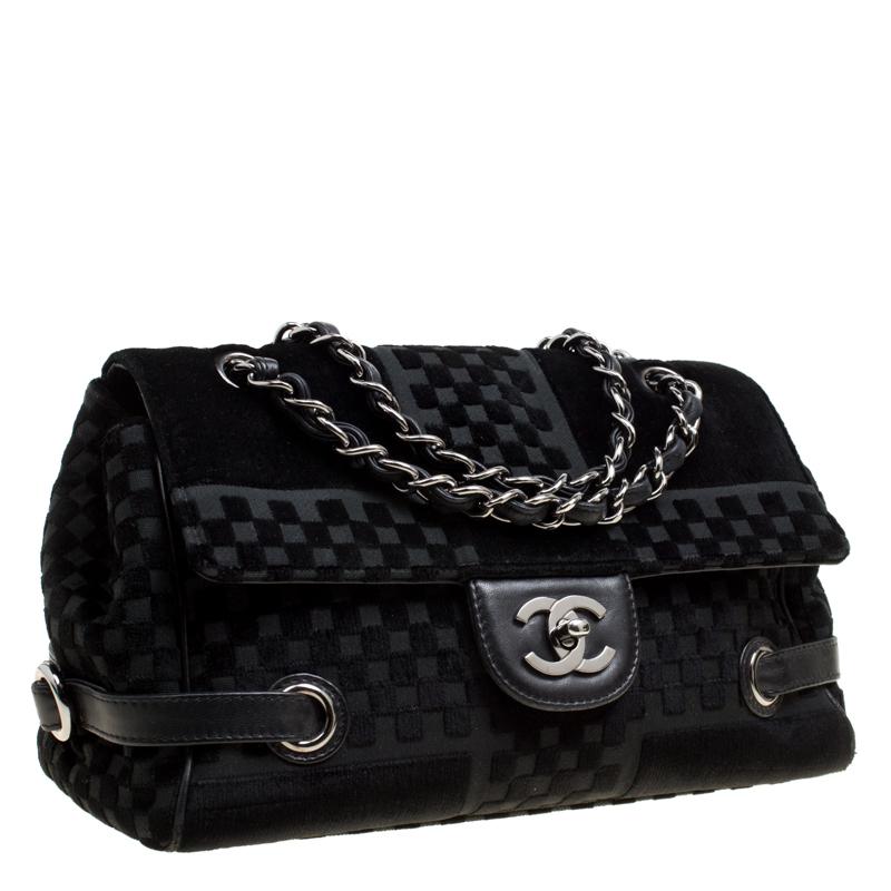 Chanel Black Check Embossed Velvet Vintage CC Side Belted Bowler Bag In Good Condition In Dubai, Al Qouz 2
