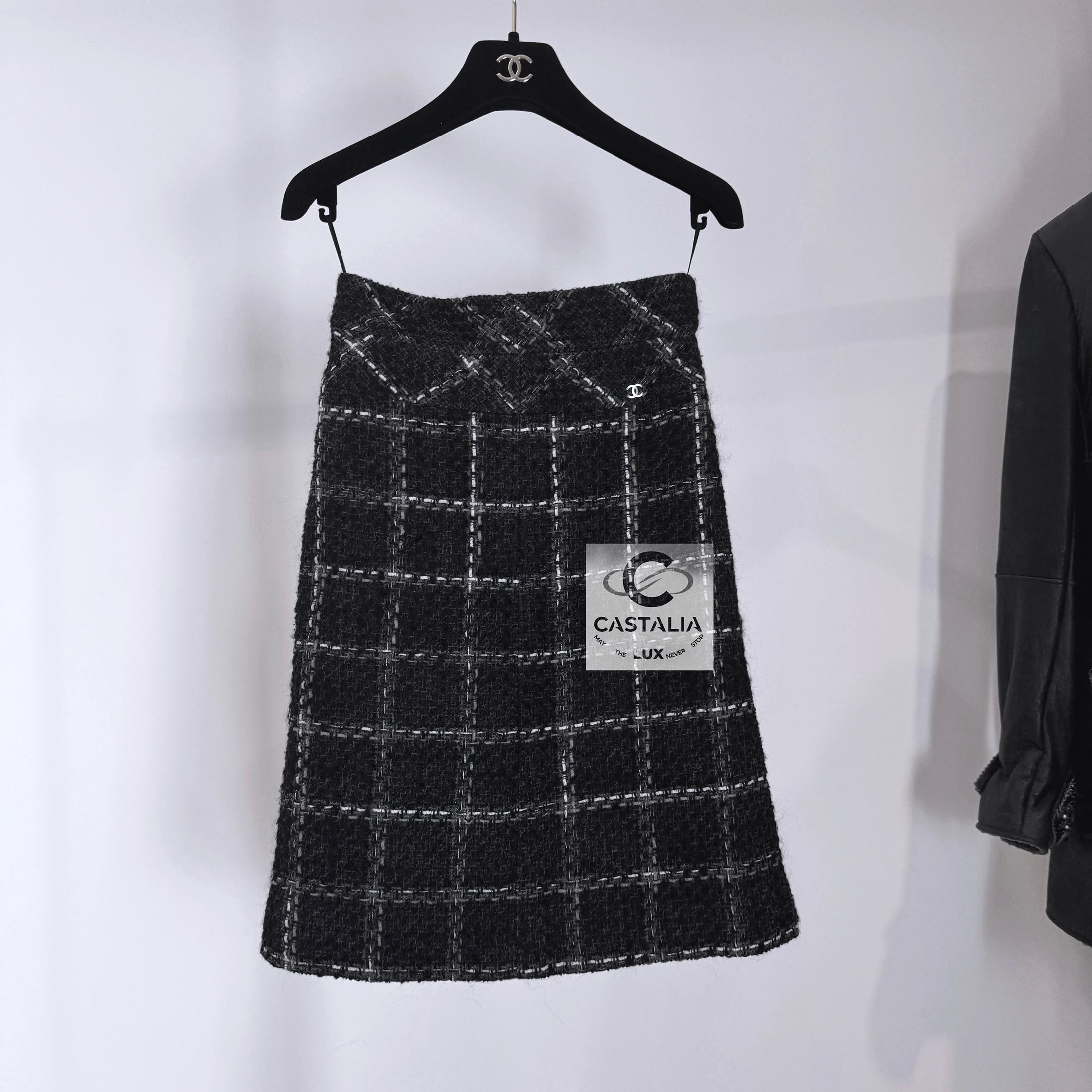 Chanel Black Checked Tweed Skirt For Sale 6