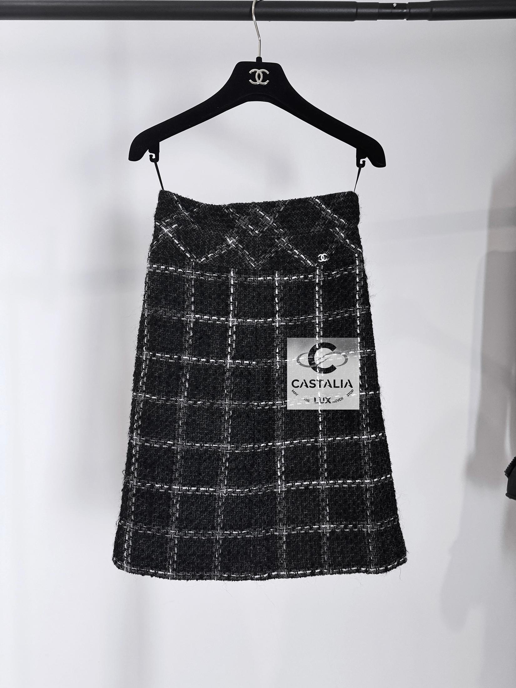 Chanel Black Checked Tweed Skirt For Sale 1