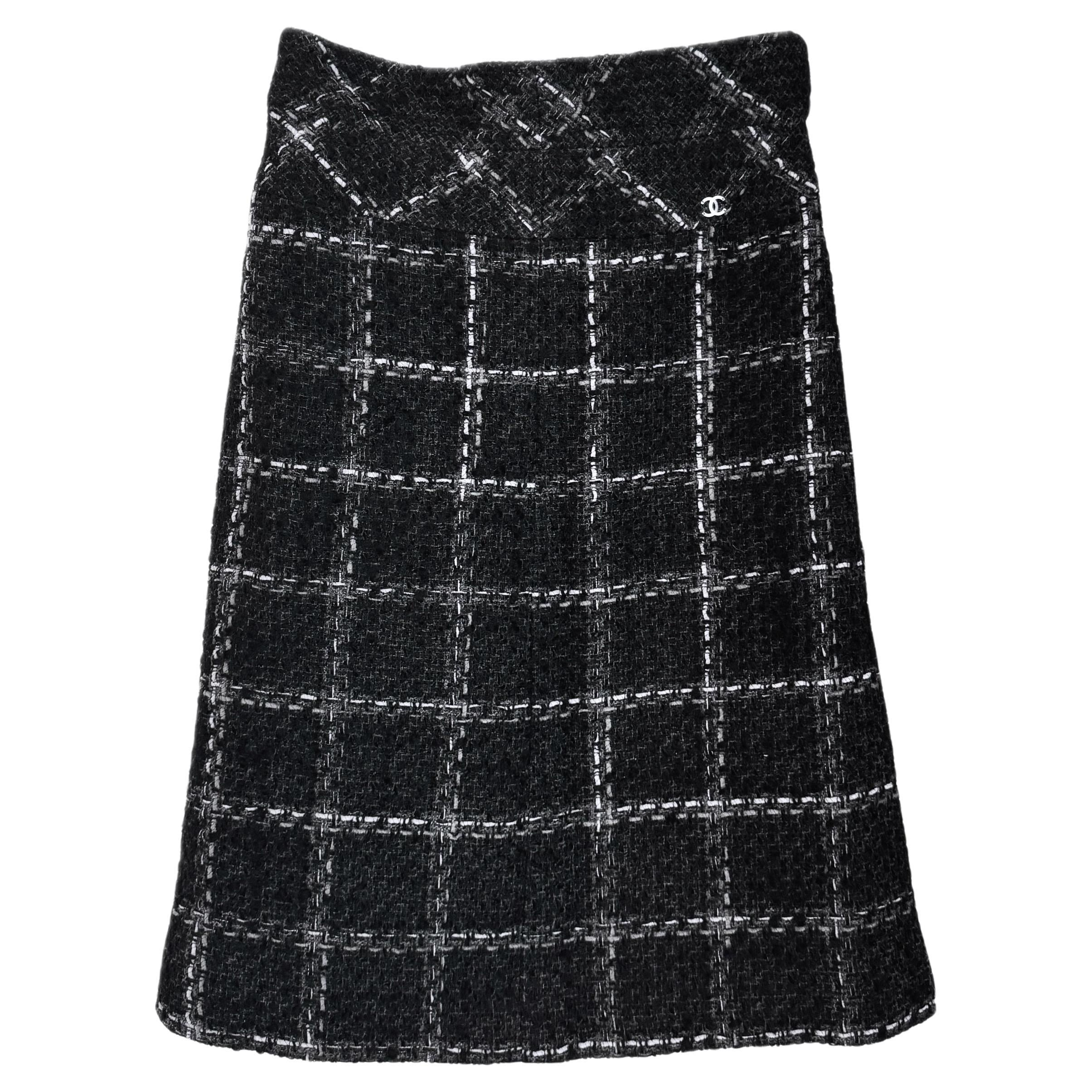 Chanel Black Checked Tweed Skirt For Sale
