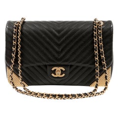 Chanel Schwarz Chevron Kalbsleder Rock The Corner Flap Tasche
