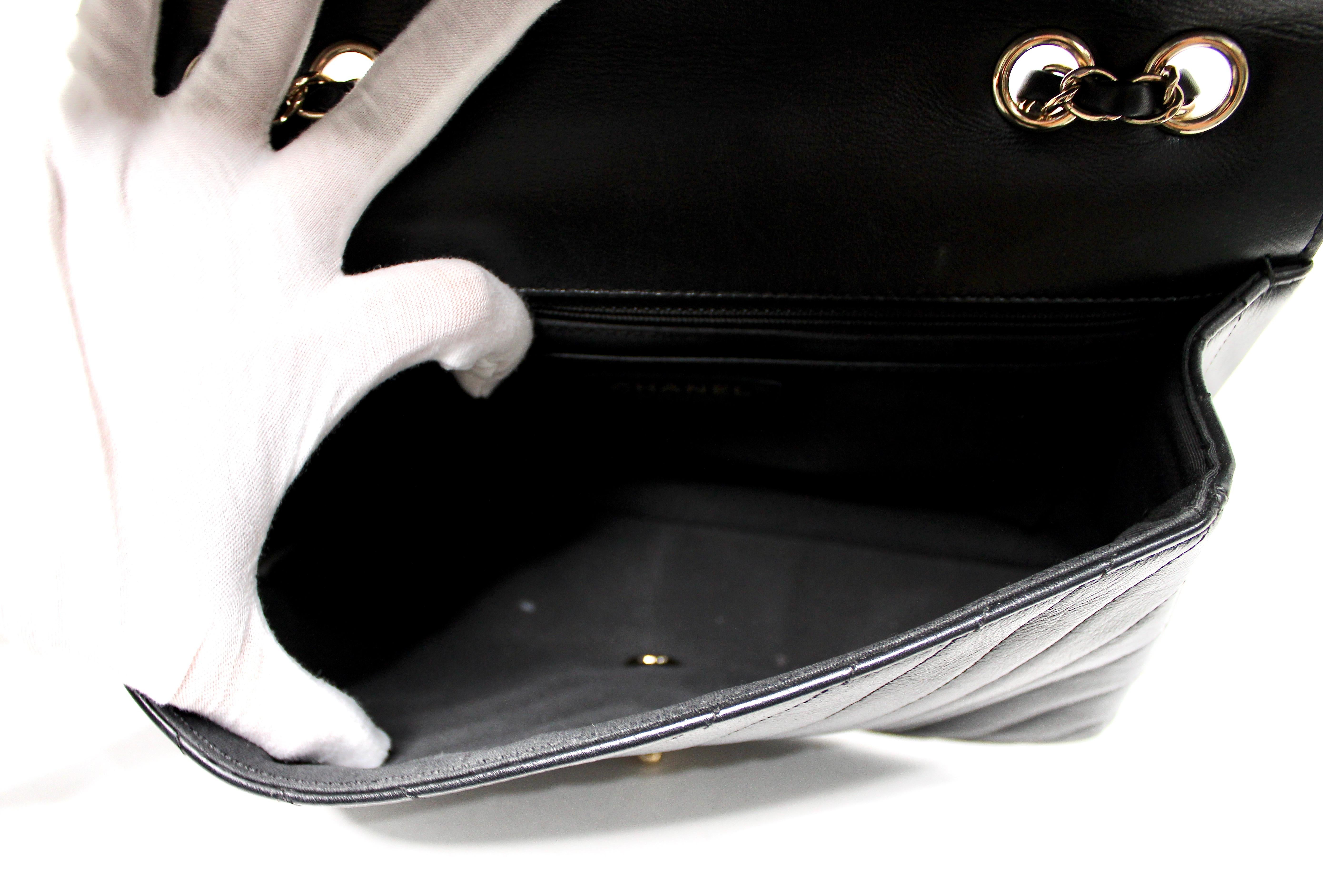 Chanel Black Chevron Calfskin Statement Flap Bag circa 2019 en vente 5