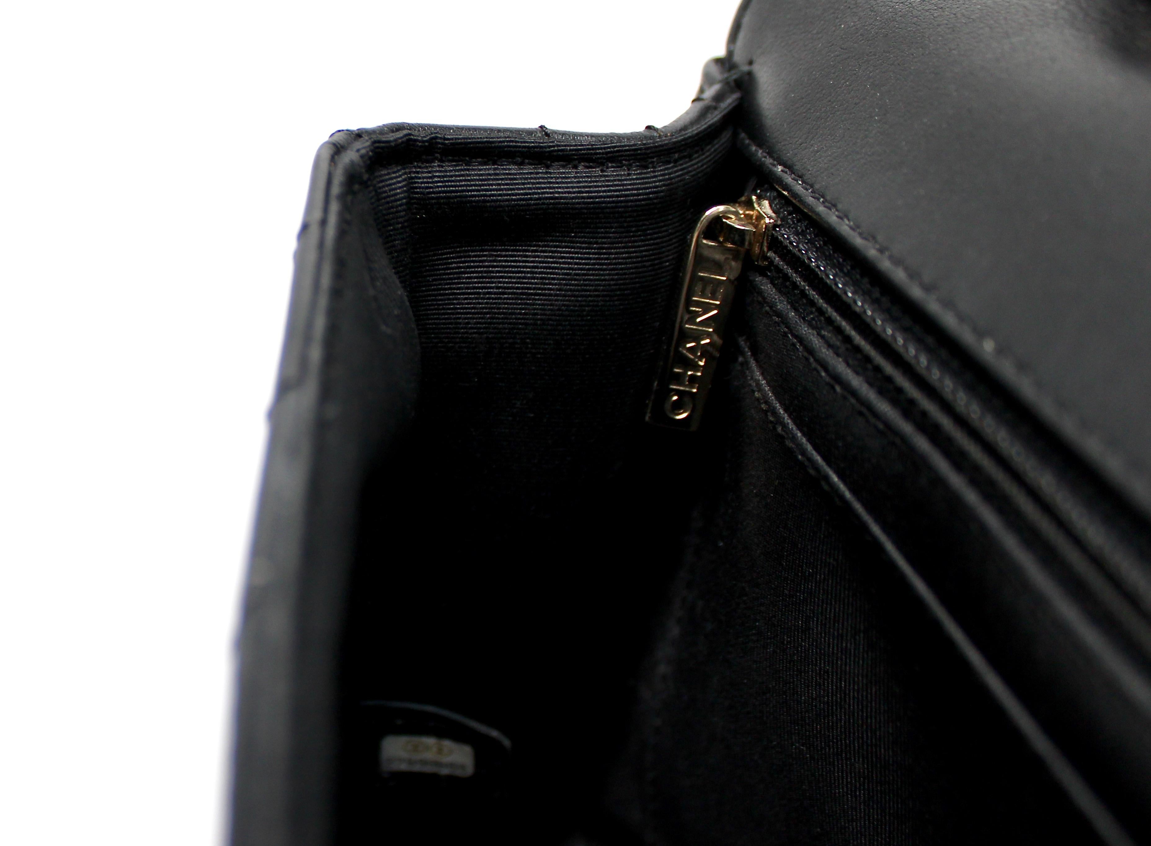 Chanel Black Chevron Calfskin Statement Flap Bag circa 2019 en vente 6