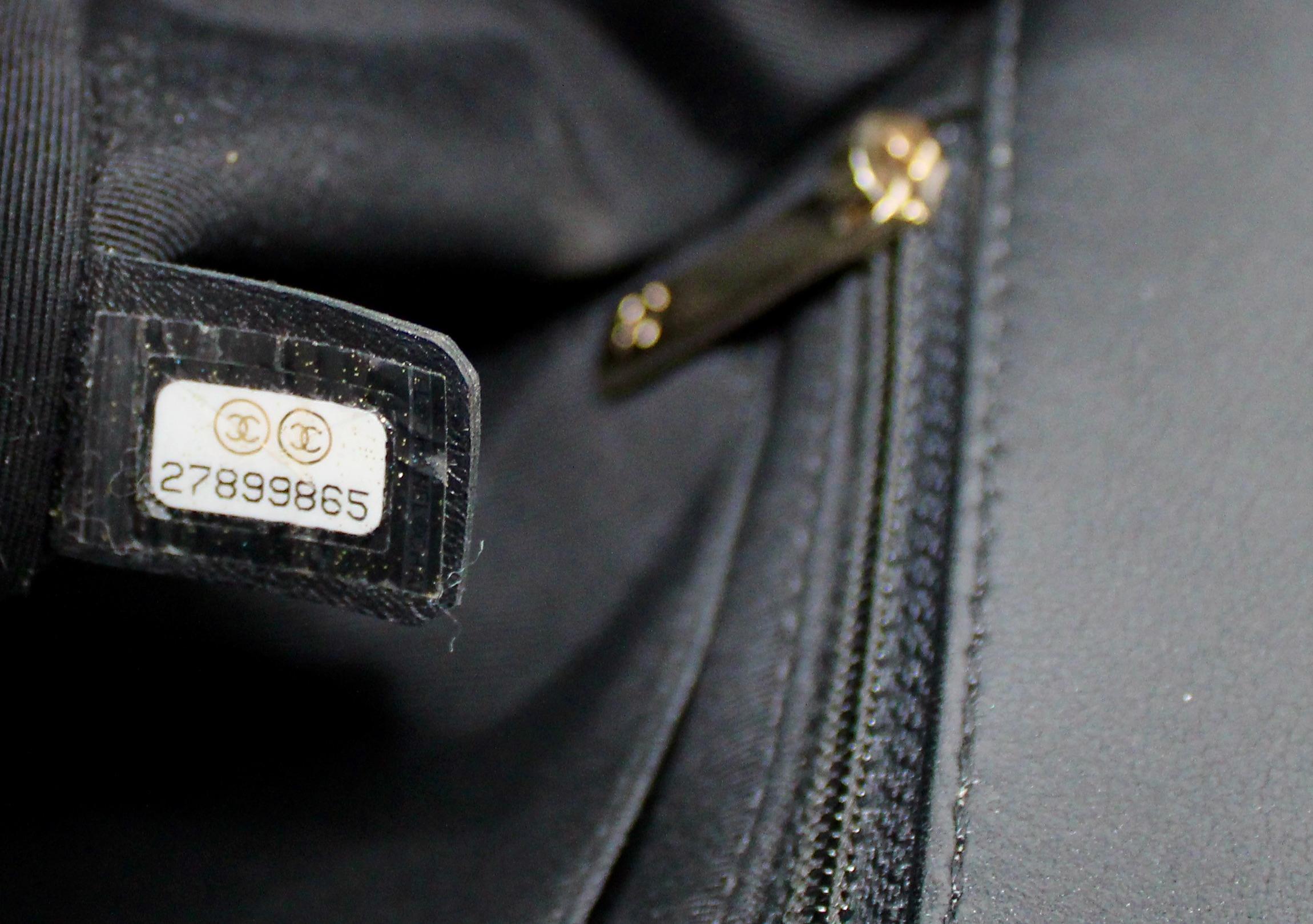 Chanel Black Chevron Calfskin Statement Flap Bag circa 2019 en vente 8