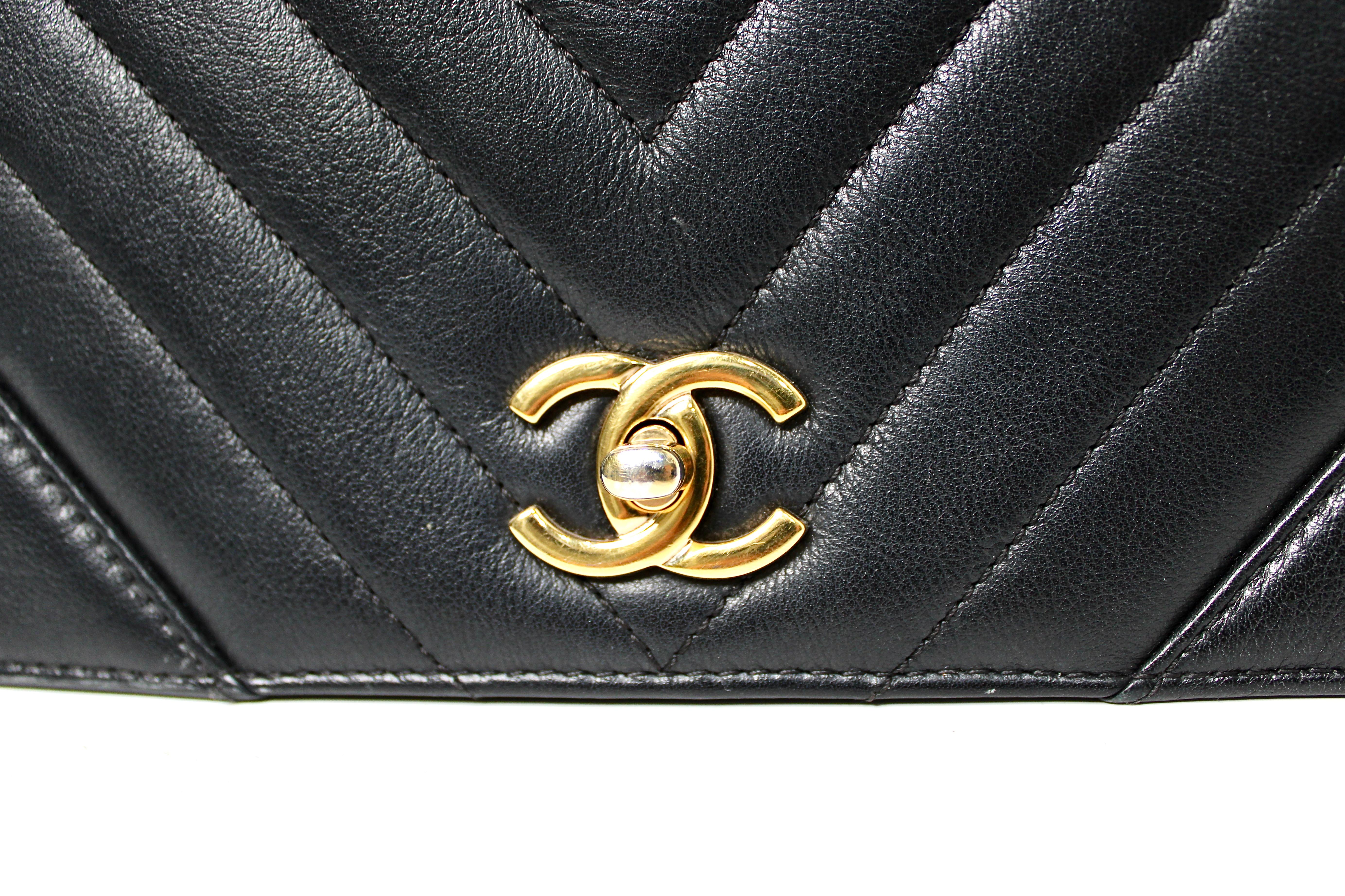 Noir Chanel Black Chevron Calfskin Statement Flap Bag circa 2019 en vente