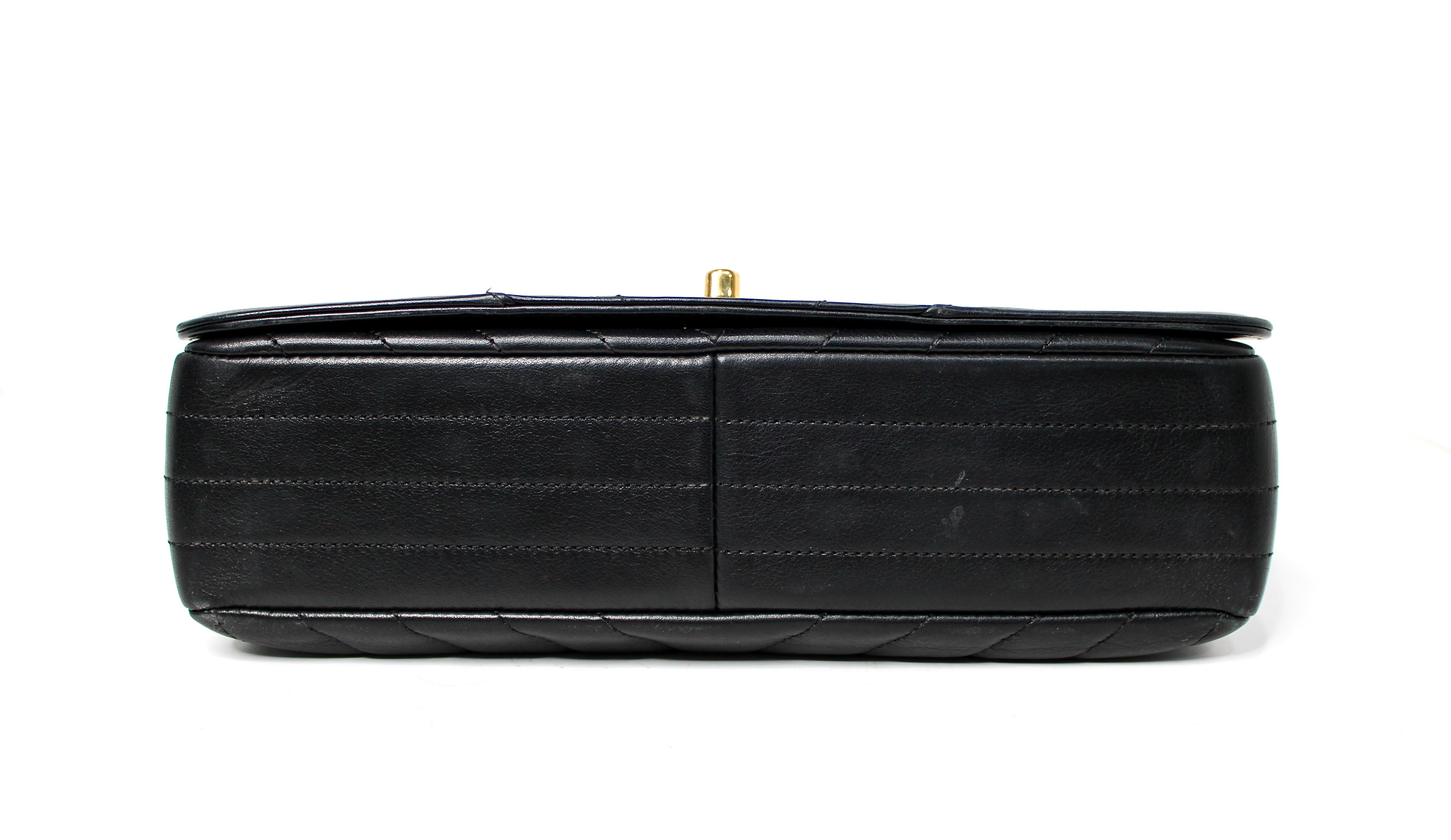 Chanel Black Chevron Calfskin Statement Flap Bag circa 2019 en vente 1