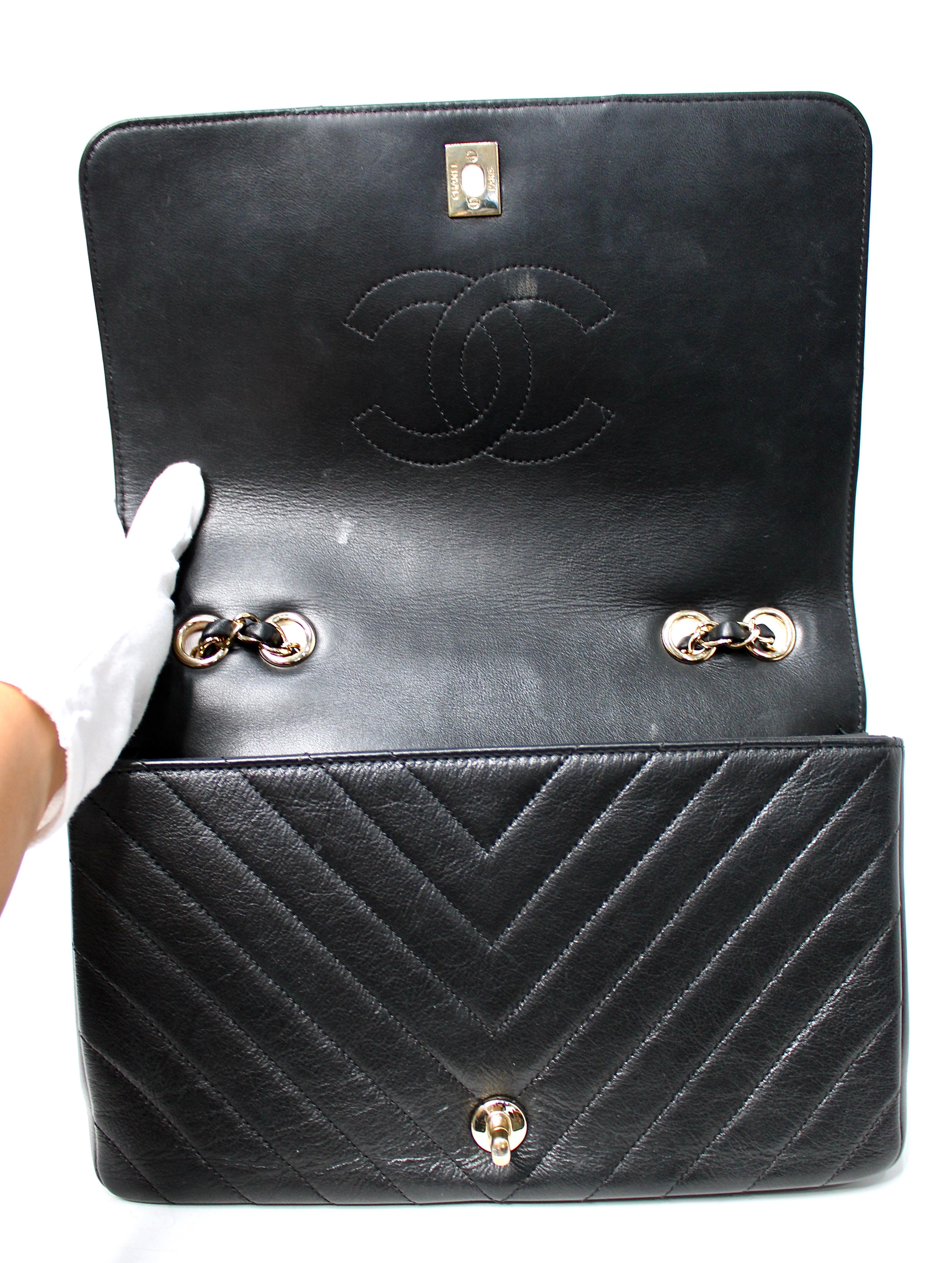 Chanel Black Chevron Calfskin Statement Flap Bag circa 2019 en vente 2