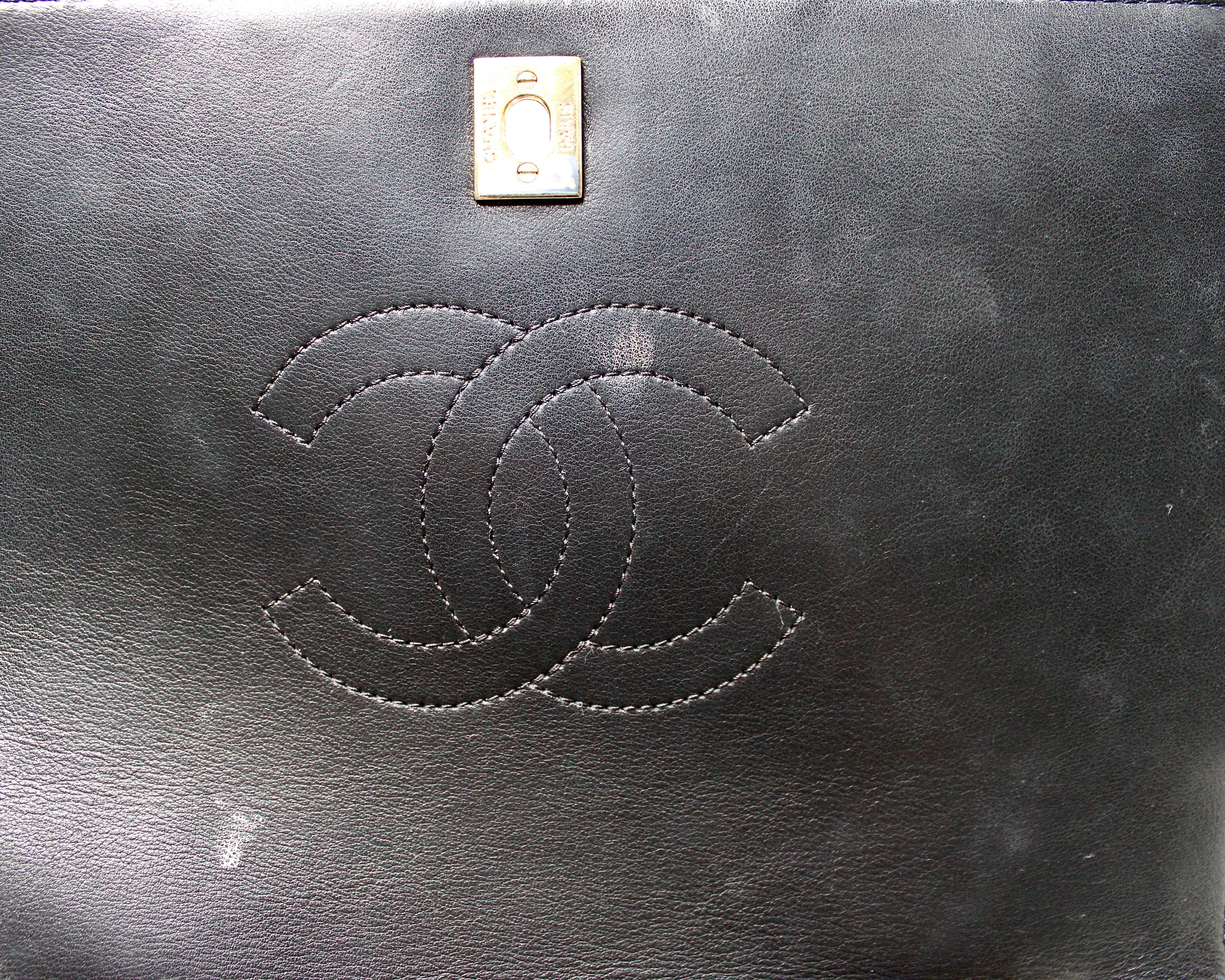 Chanel Black Chevron Calfskin Statement Flap Bag circa 2019 en vente 4