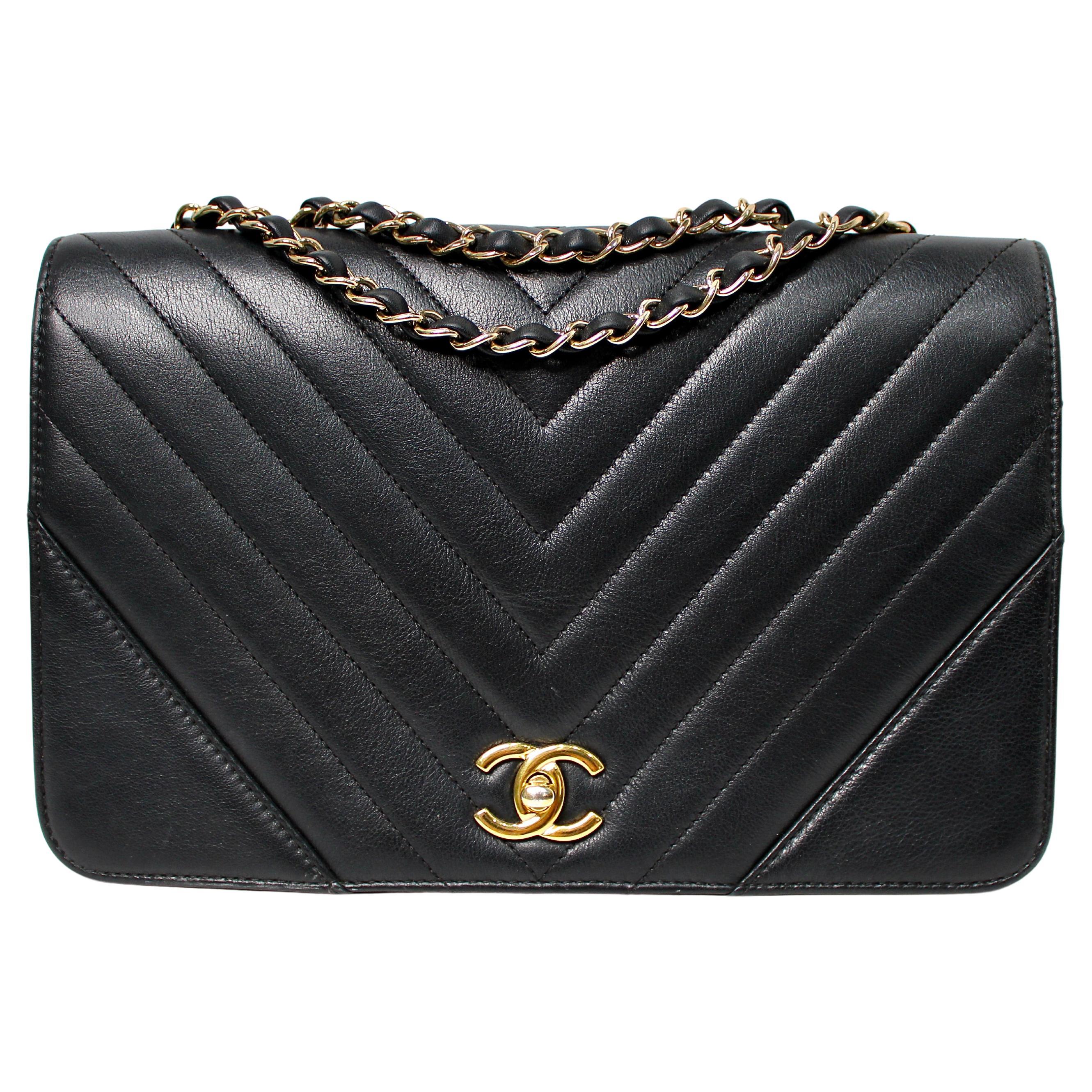 Chanel Black Chevron Calfskin Statement Flap Bag circa 2019 en vente