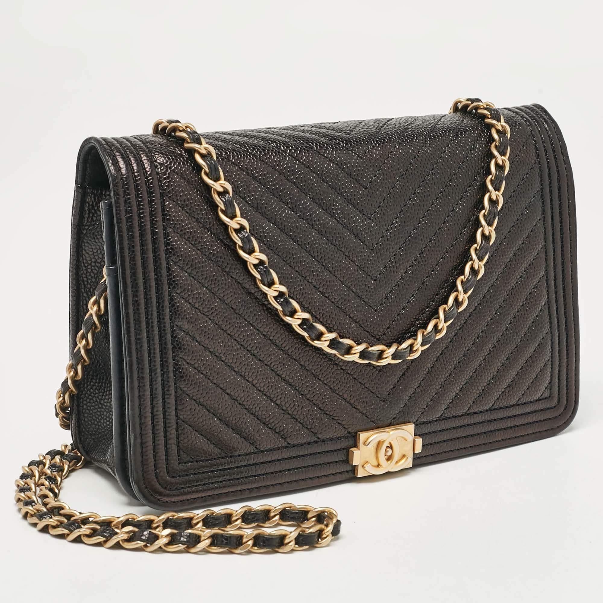 Chanel Black Chevron Caviar Leather Boy Wallet On Chain In Good Condition In Dubai, Al Qouz 2