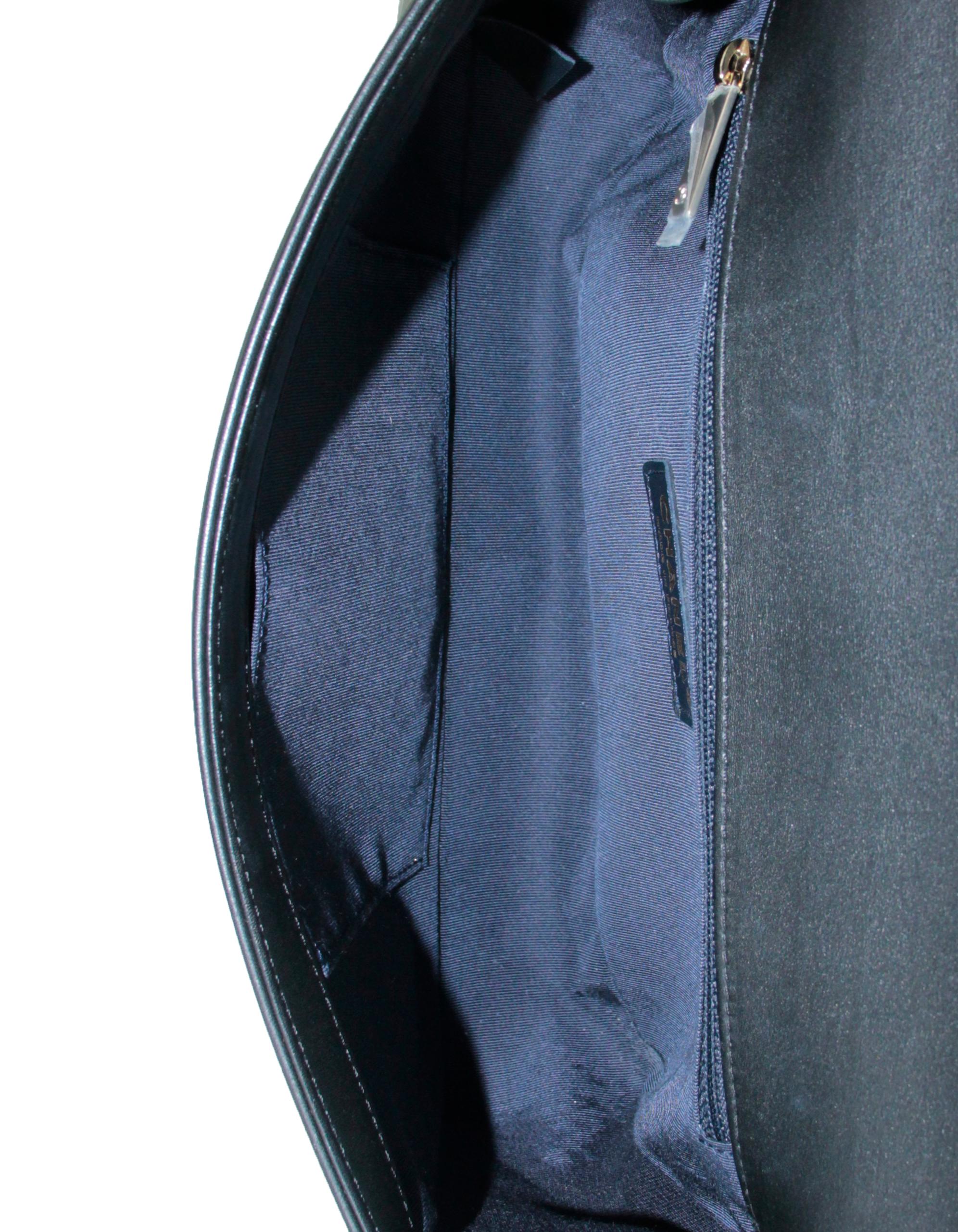 Chanel Black Chevron Lambskin Leather New Medium Boy Bag For Sale 2