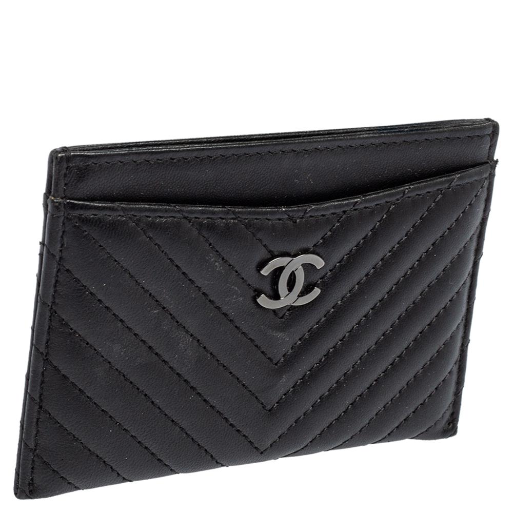 Chanel Black Chevron Leather CC Card Holder In Good Condition In Dubai, Al Qouz 2