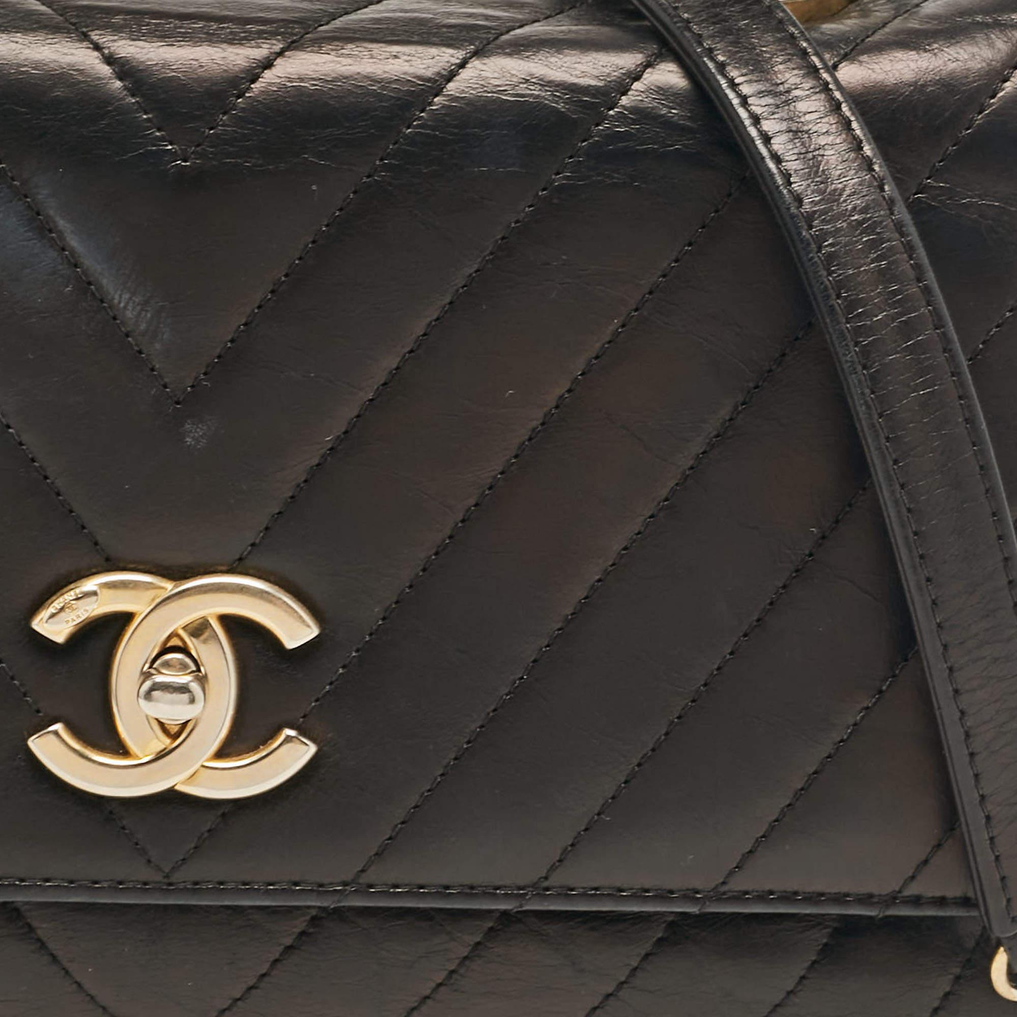 Chanel Black Chevron Leather Leather Medium Coco Top Handle Bag For Sale 2