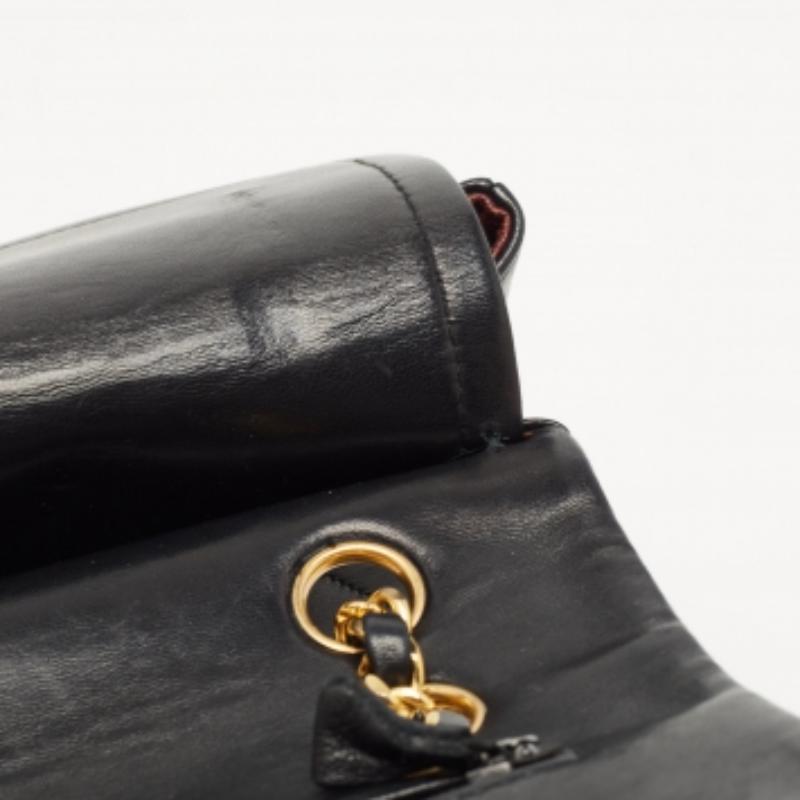 Chanel - Sac à double rabat classique moyen en cuir Chevron noir en vente 5
