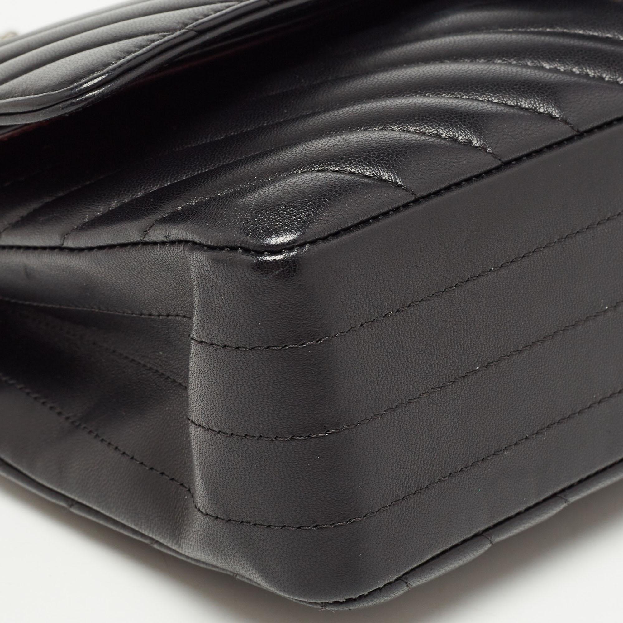 Chanel Black Chevron Leather Medium Classic Double Flap Bag For Sale 9