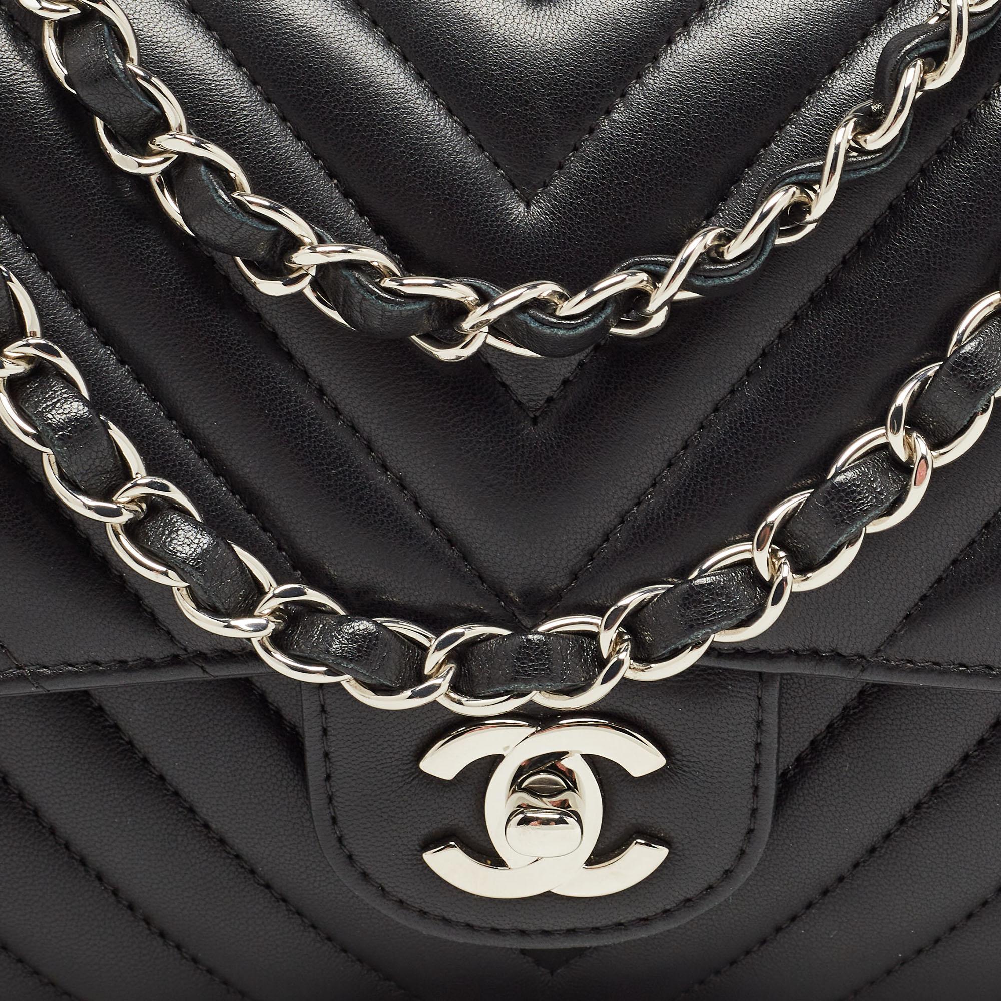 Chanel Black Chevron Leather Medium Classic Double Flap Bag 10