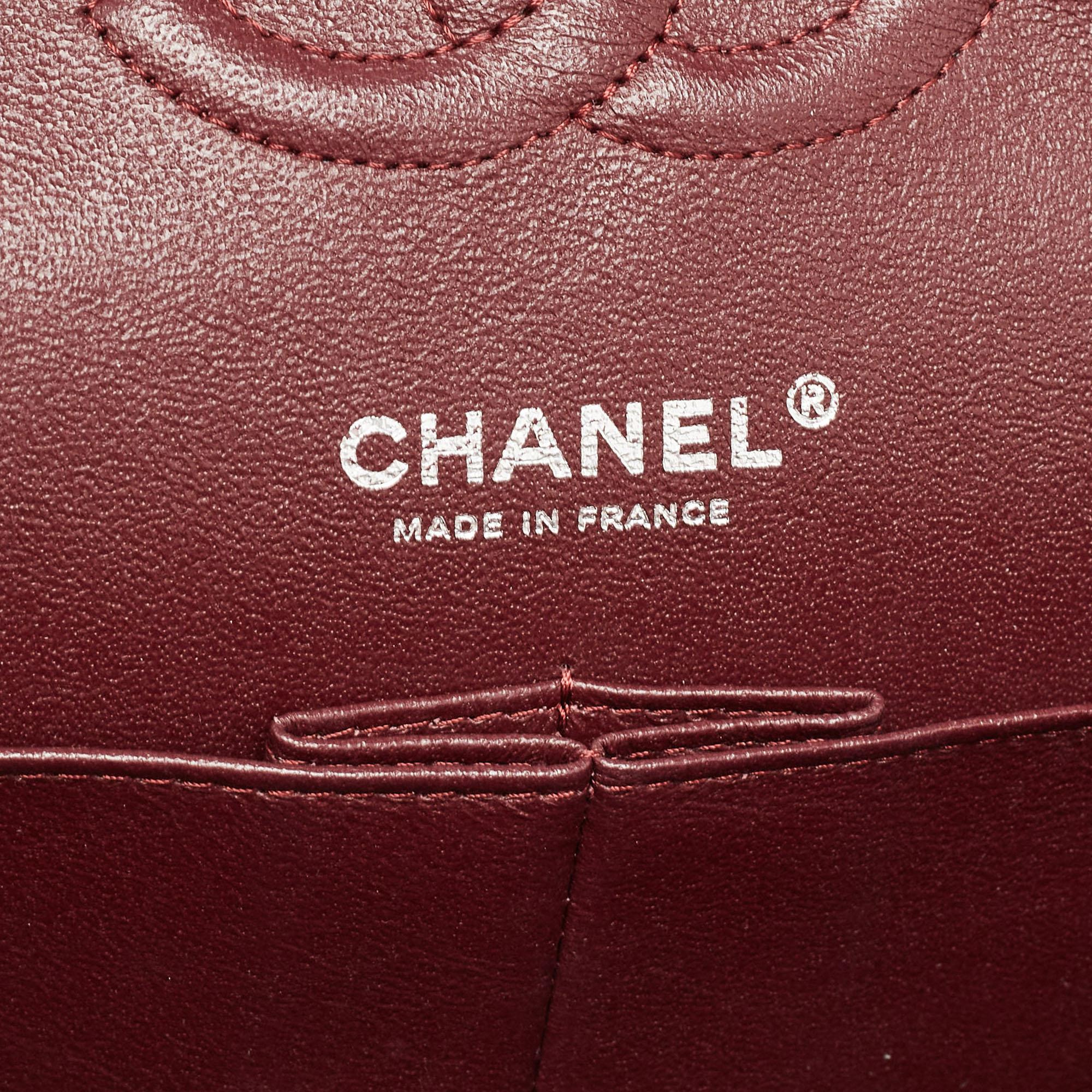 Chanel Black Chevron Leather Medium Classic Double Flap Bag For Sale 12