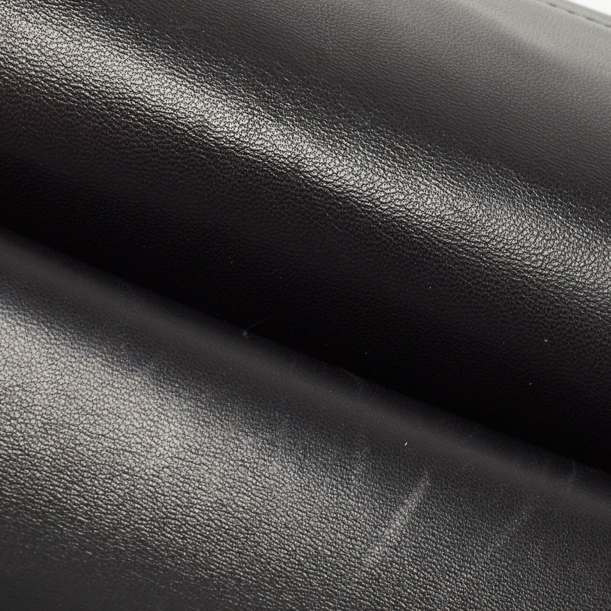 Chanel Black Chevron Leather Medium Classic Double Flap Bag For Sale 13
