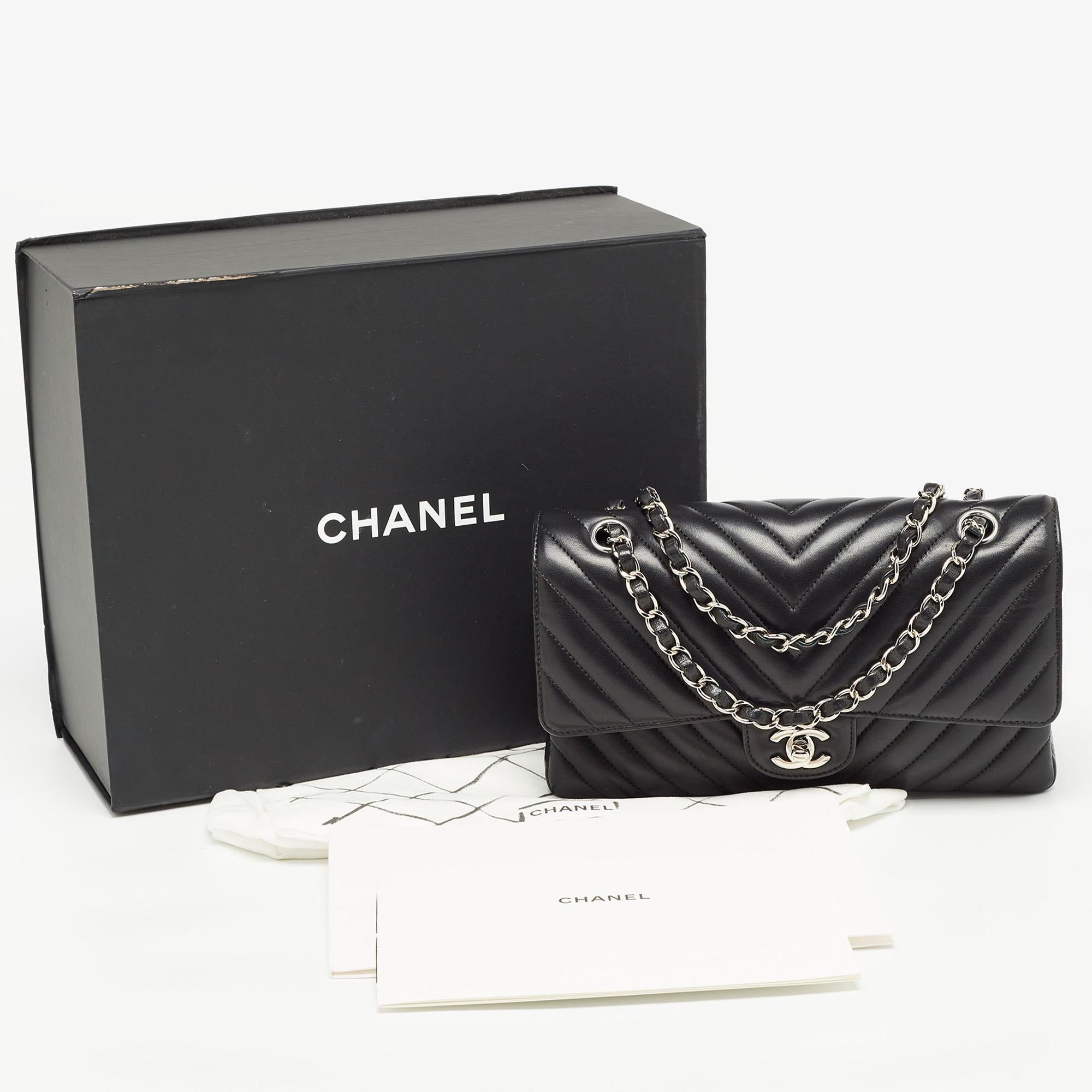 Chanel Black Chevron Leather Medium Classic Double Flap Bag 14