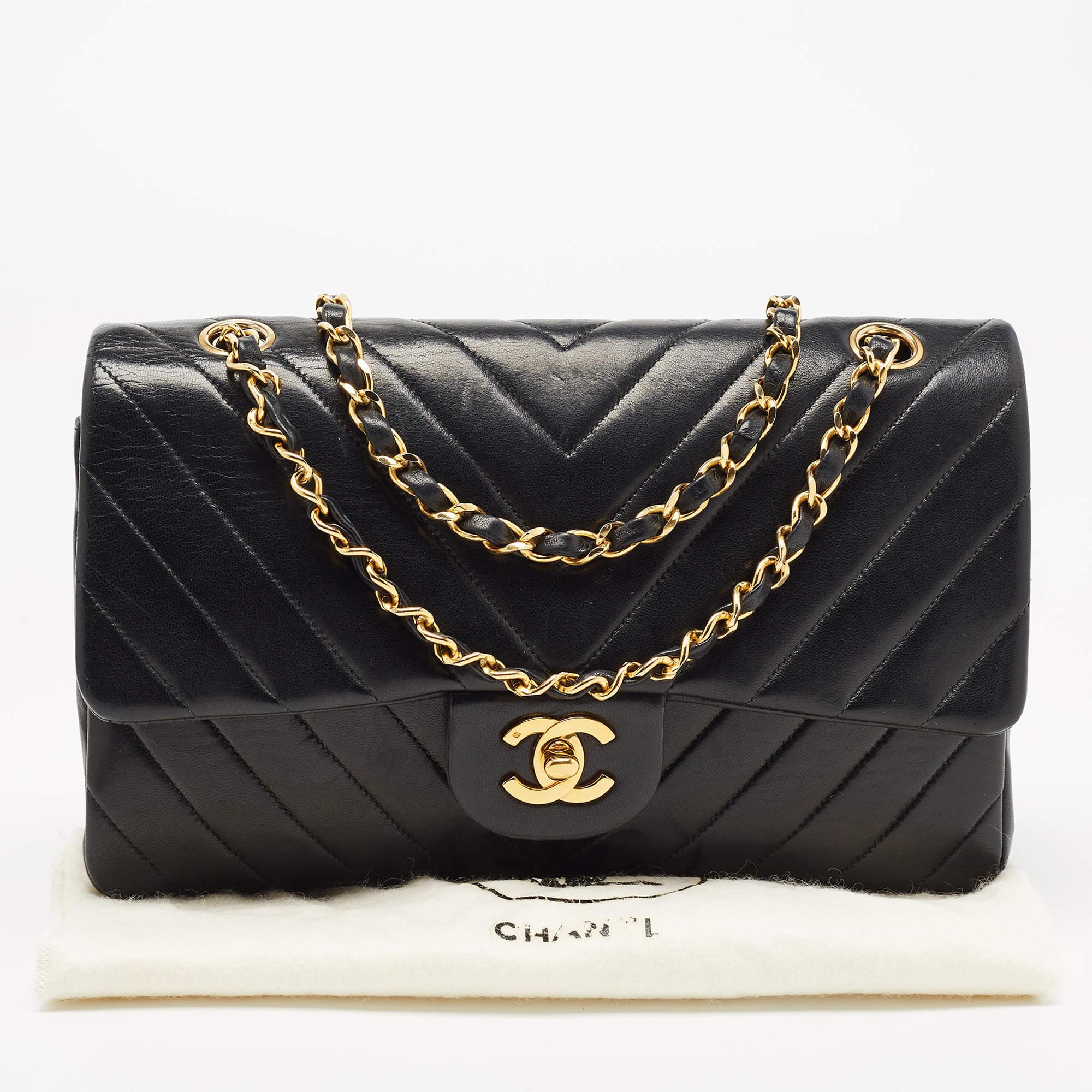 Chanel Black Chevron Leather Medium Classic Double Flap Bag For Sale 15