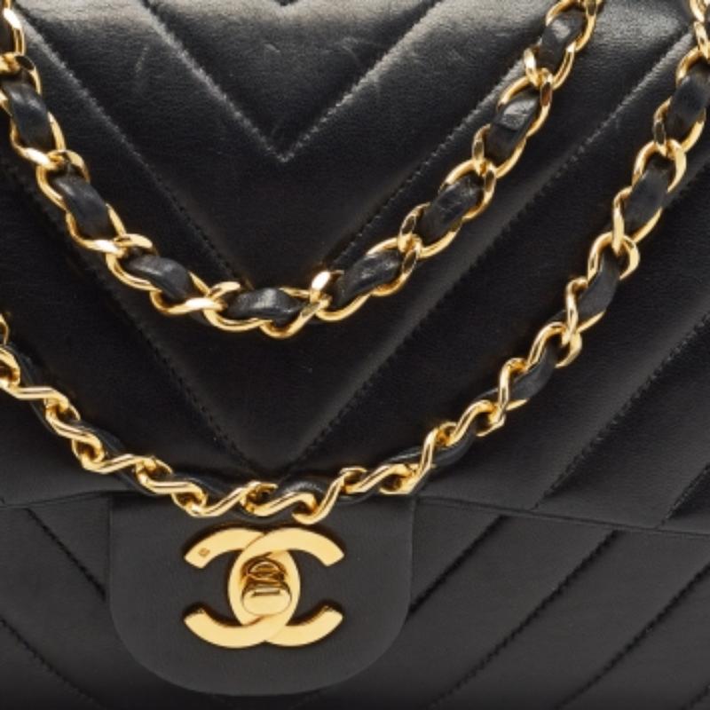 Les sacs de créateurs sont des compagnons idéaux pour de nombreuses occasions ! Nous avons ici une pièce qui allie mode et fonctionnalité, fabriquée avec précision. Il a été doté d'un intérieur bien dimensionné qui peut facilement accueillir tous