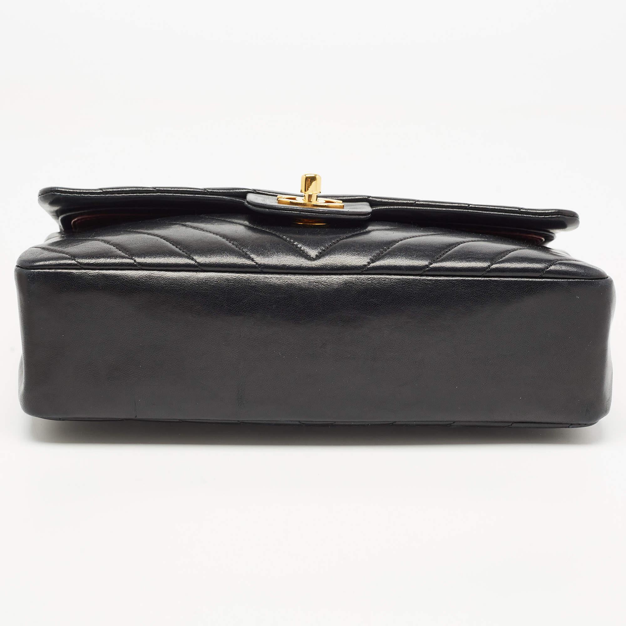 Chanel Black Chevron Leather Medium Classic Double Flap Bag For Sale 1
