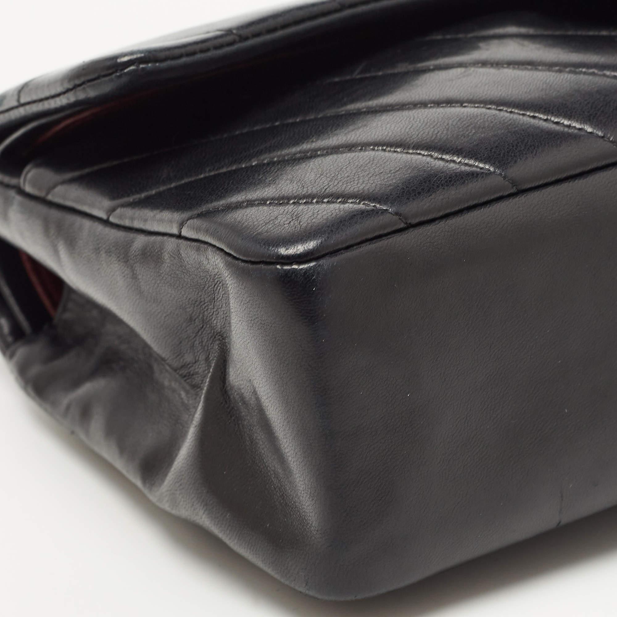 Chanel Black Chevron Leather Medium Classic Double Flap Bag For Sale 3
