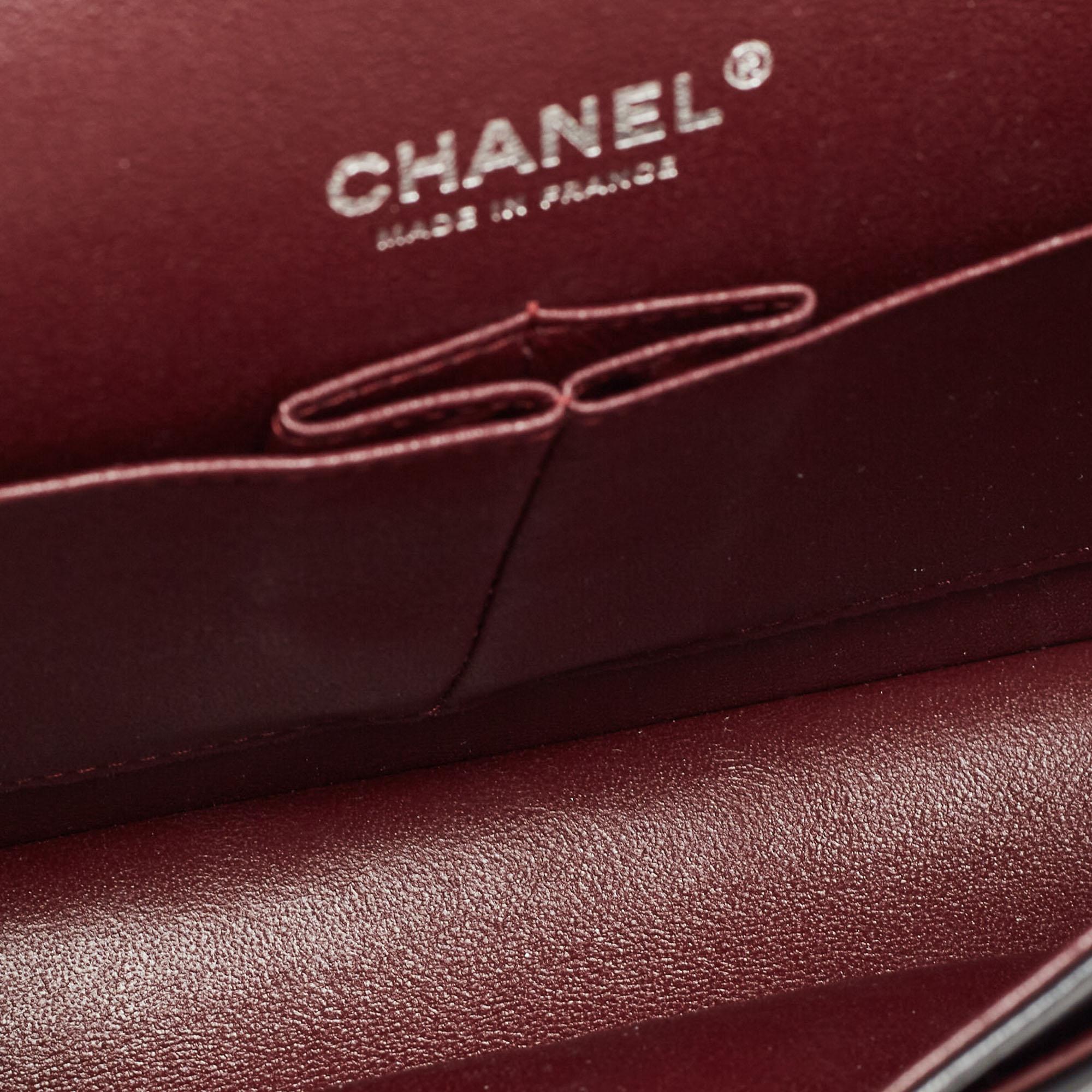 Chanel Black Chevron Leather Medium Classic Double Flap Bag 3