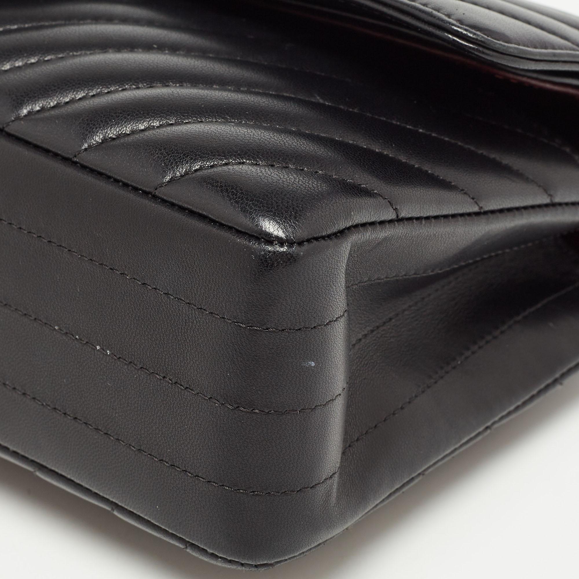 Chanel Black Chevron Leather Medium Classic Double Flap Bag 4