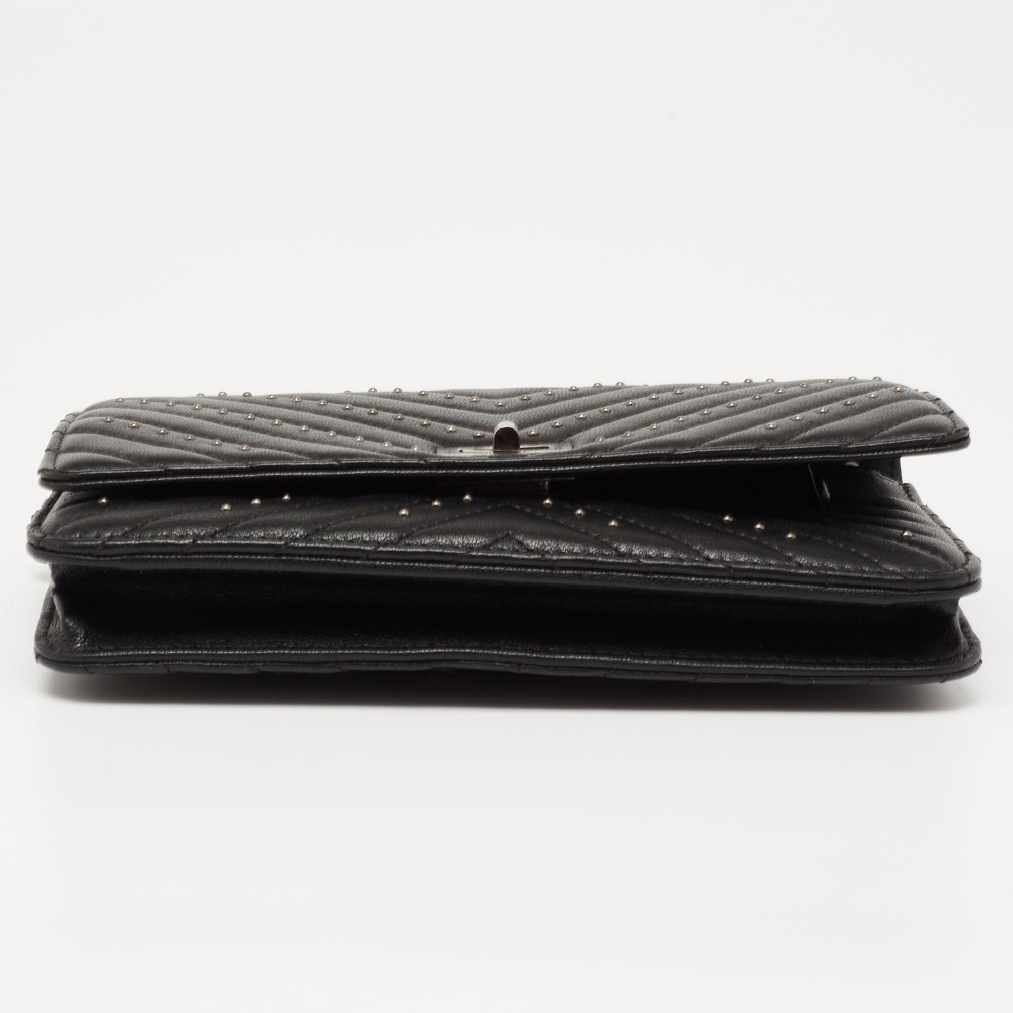 Women's Chanel Black Chevron Leather Reissue 2.55 Wallet On Chain