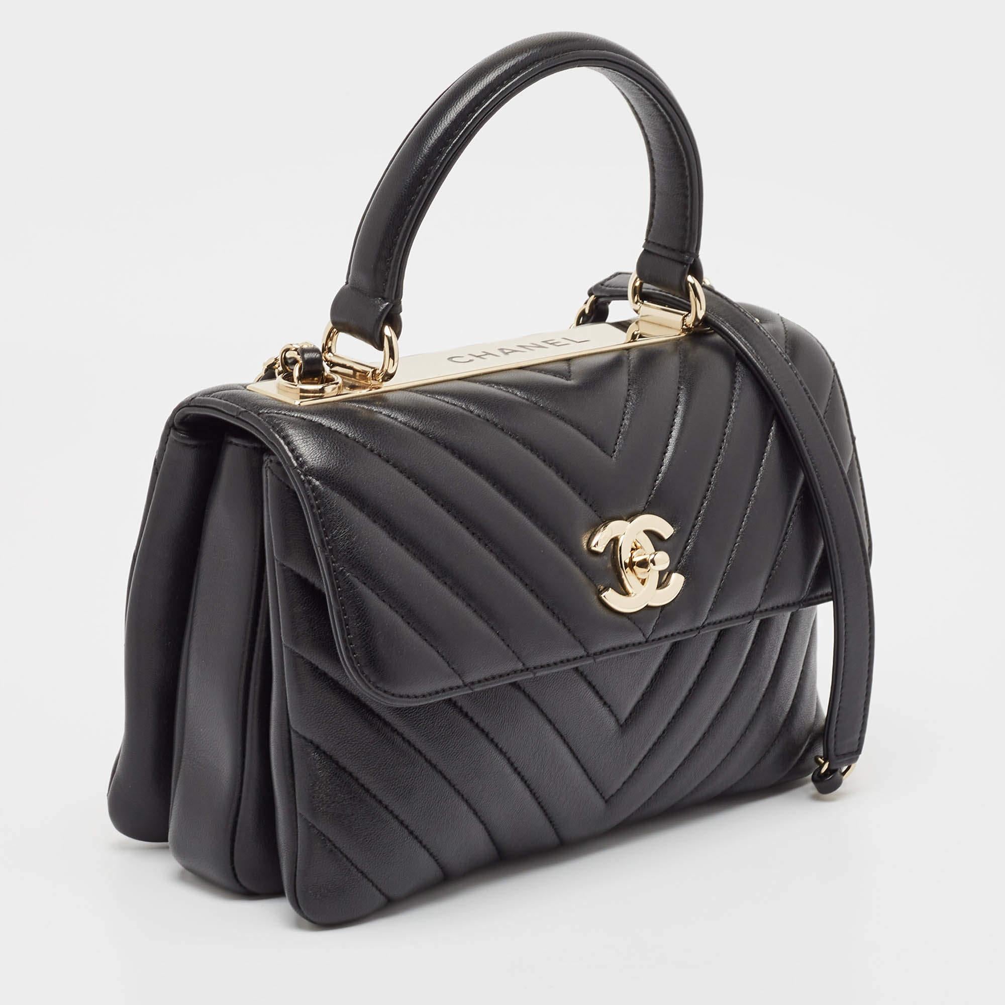 Chanel Black Chevron Leather Small Trendy CC Top Handle Bag In New Condition In Dubai, Al Qouz 2