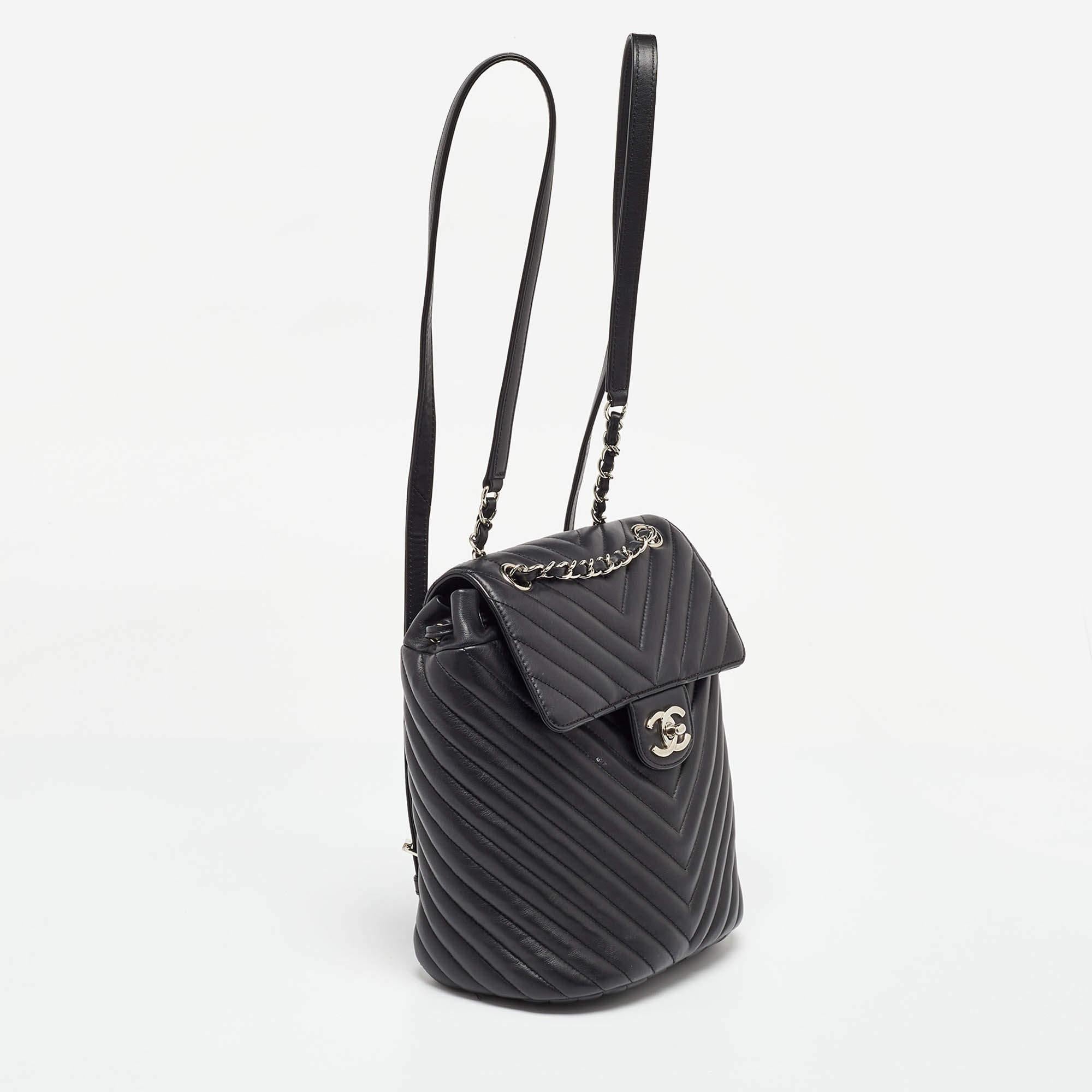Chanel Black Chevron Leather Urban Spirit Backpack In Good Condition In Dubai, Al Qouz 2