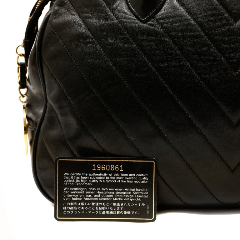Chanel Black Chevron Leather Vintage Day Bag For Sale 3
