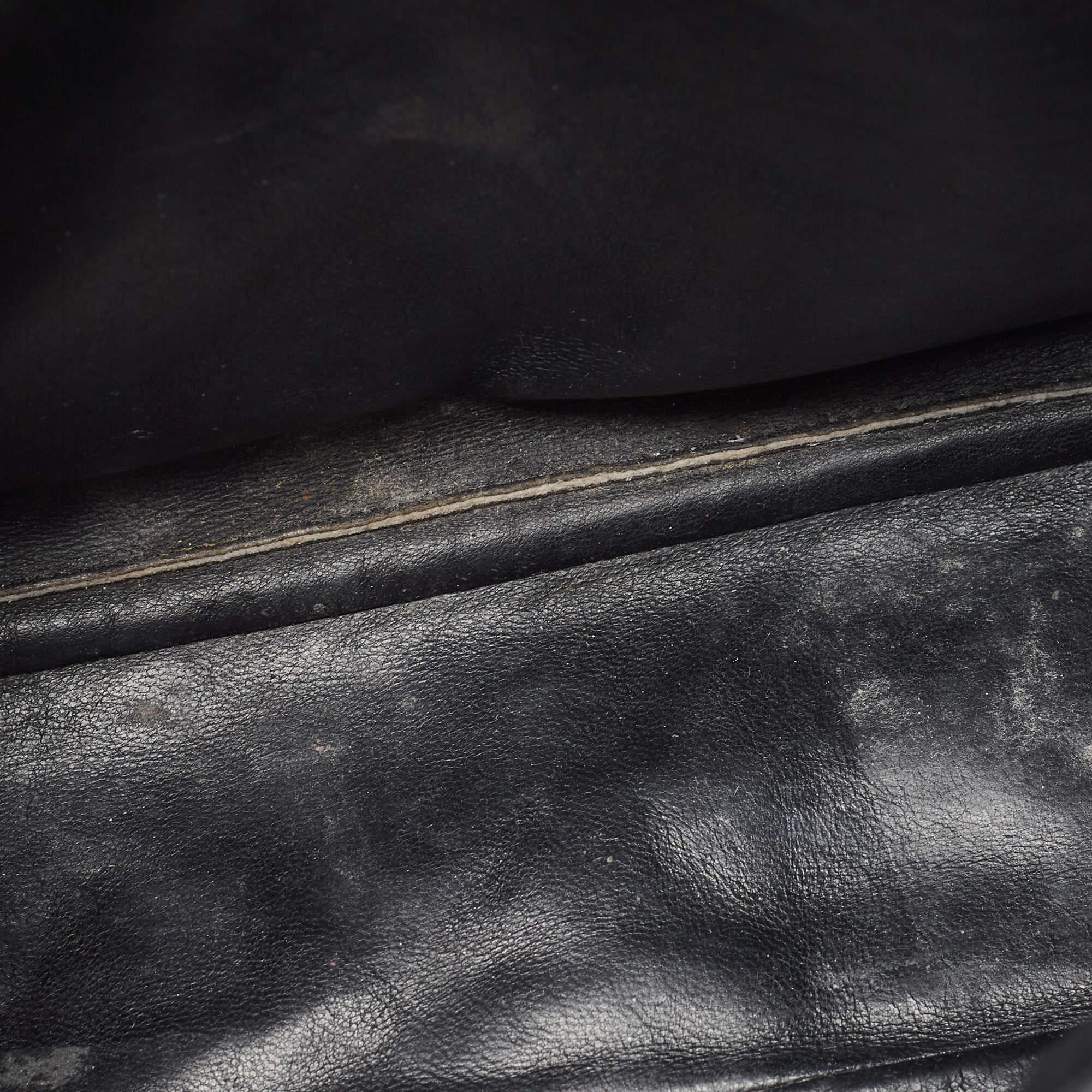 Chanel Black Chevron Patent Leather Maxi Classic Flap Bag In Good Condition In Dubai, Al Qouz 2