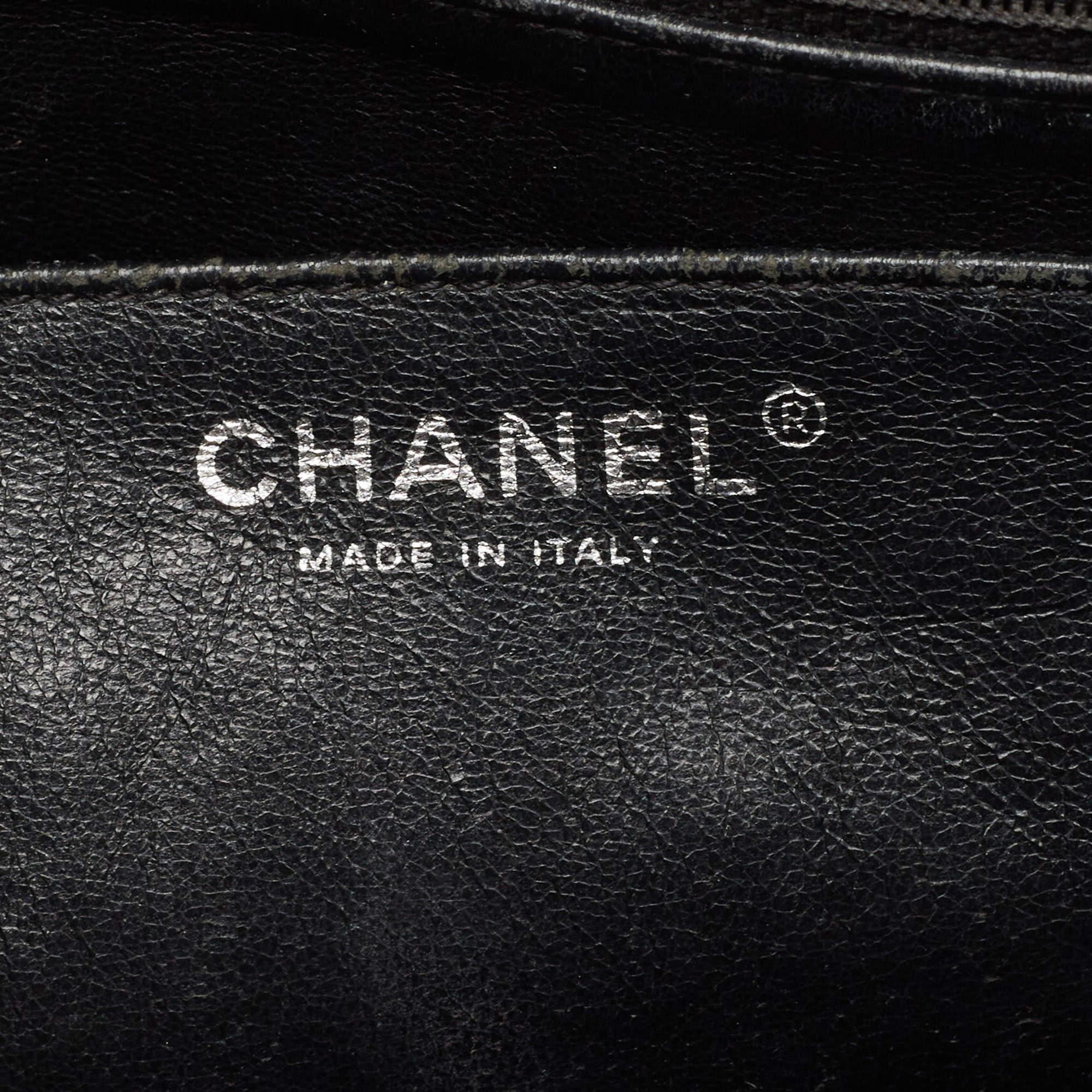 Women's Chanel Black Chevron Patent Leather Maxi Classic Flap Bag
