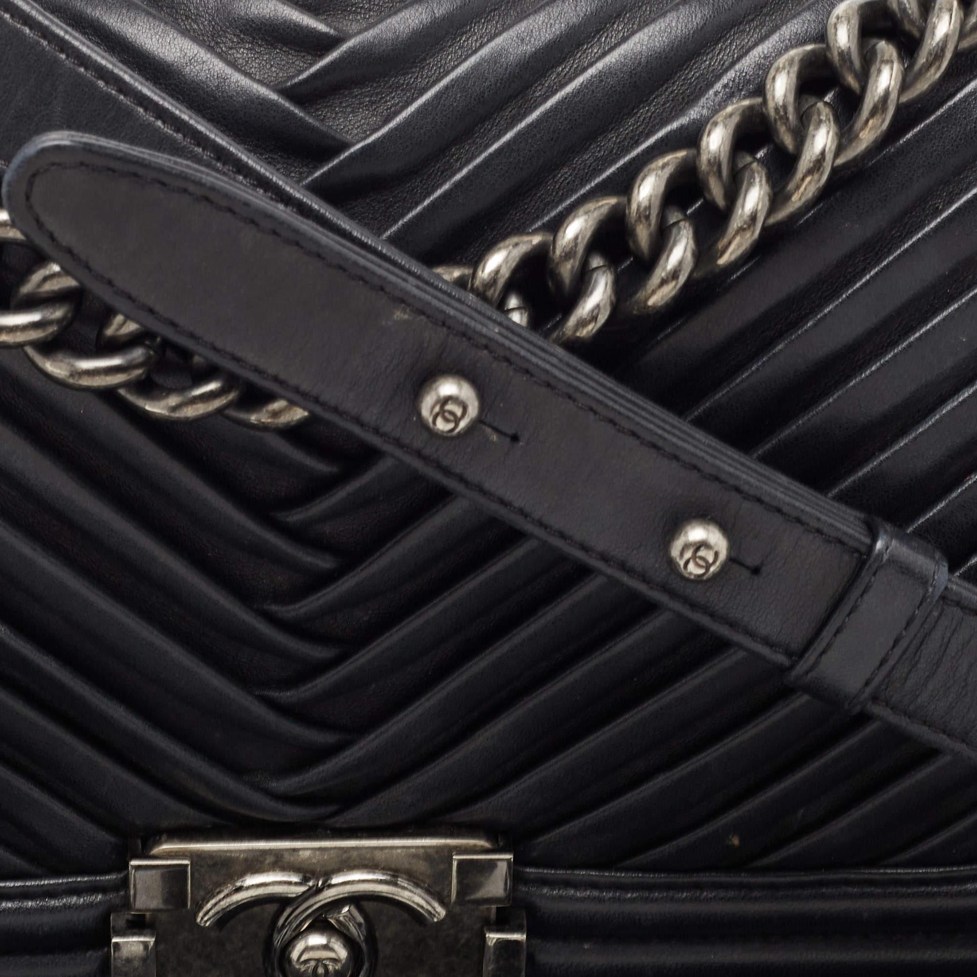 Chanel Black Chevron Pleated Leather Medium Boy Flap Bag For Sale 9