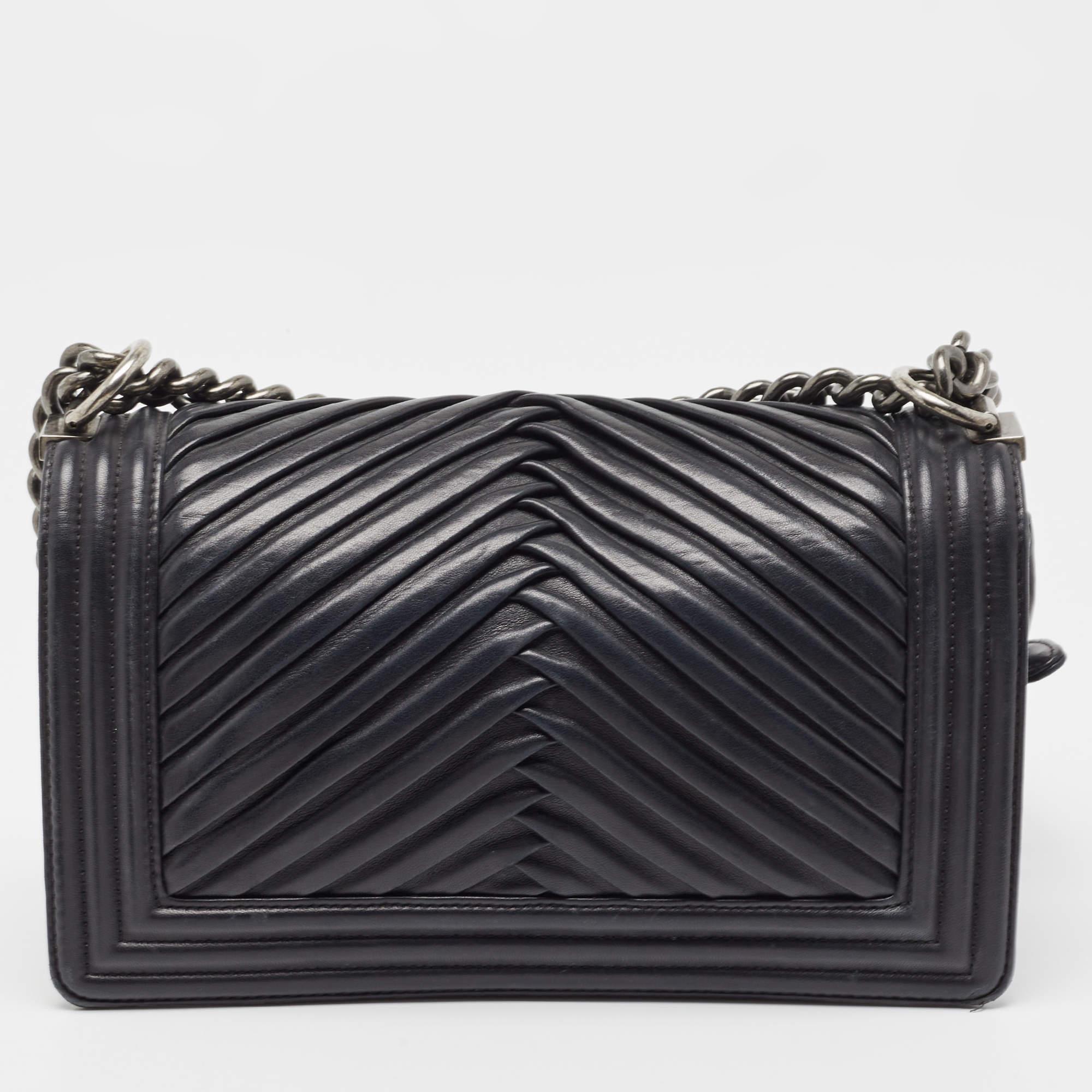 Designer bags are ideal companions for ample occasions! Here we have a fashion-meets-functionality piece crafted with precision. It has been equipped with a well-sized interior that can easily fit all your essentials.

Includes: Authenticity Card
