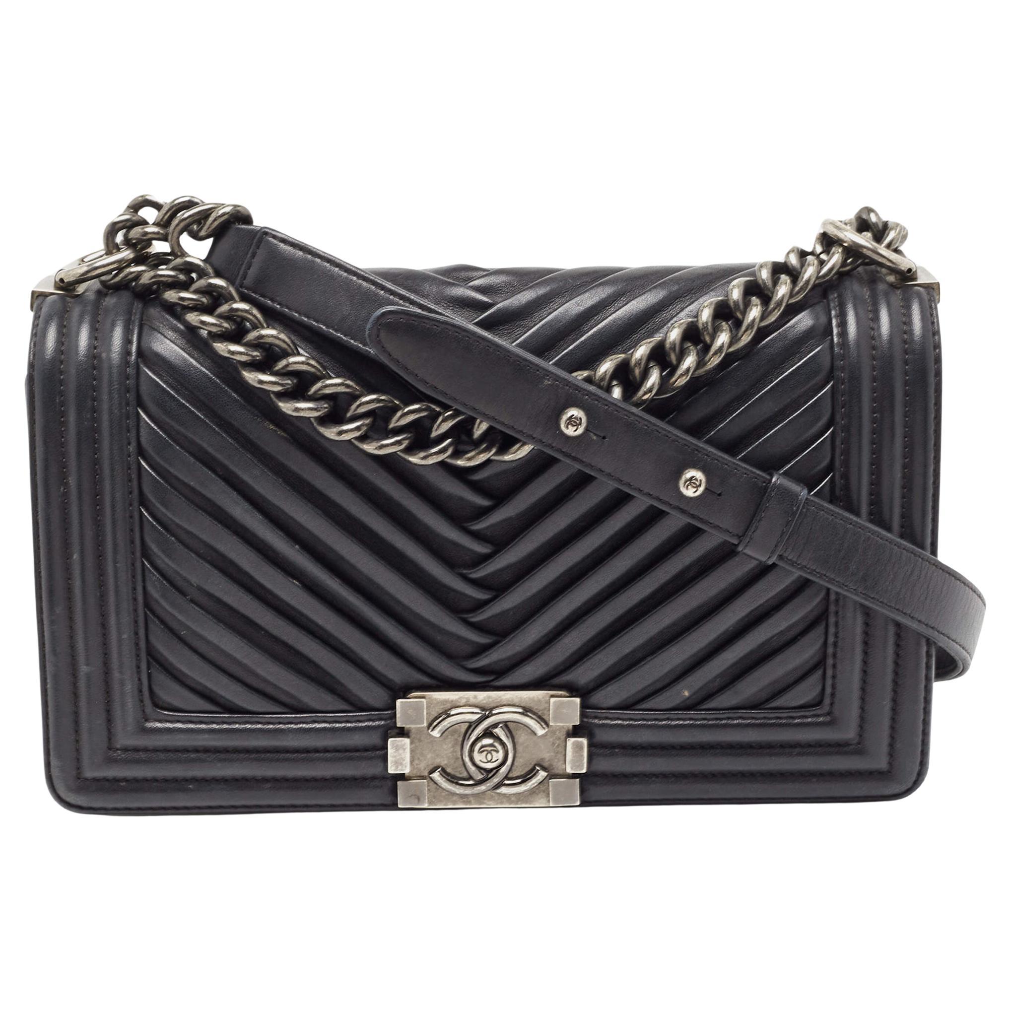 Chanel Black Chevron Pleated Leather Medium Boy Flap Bag For Sale
