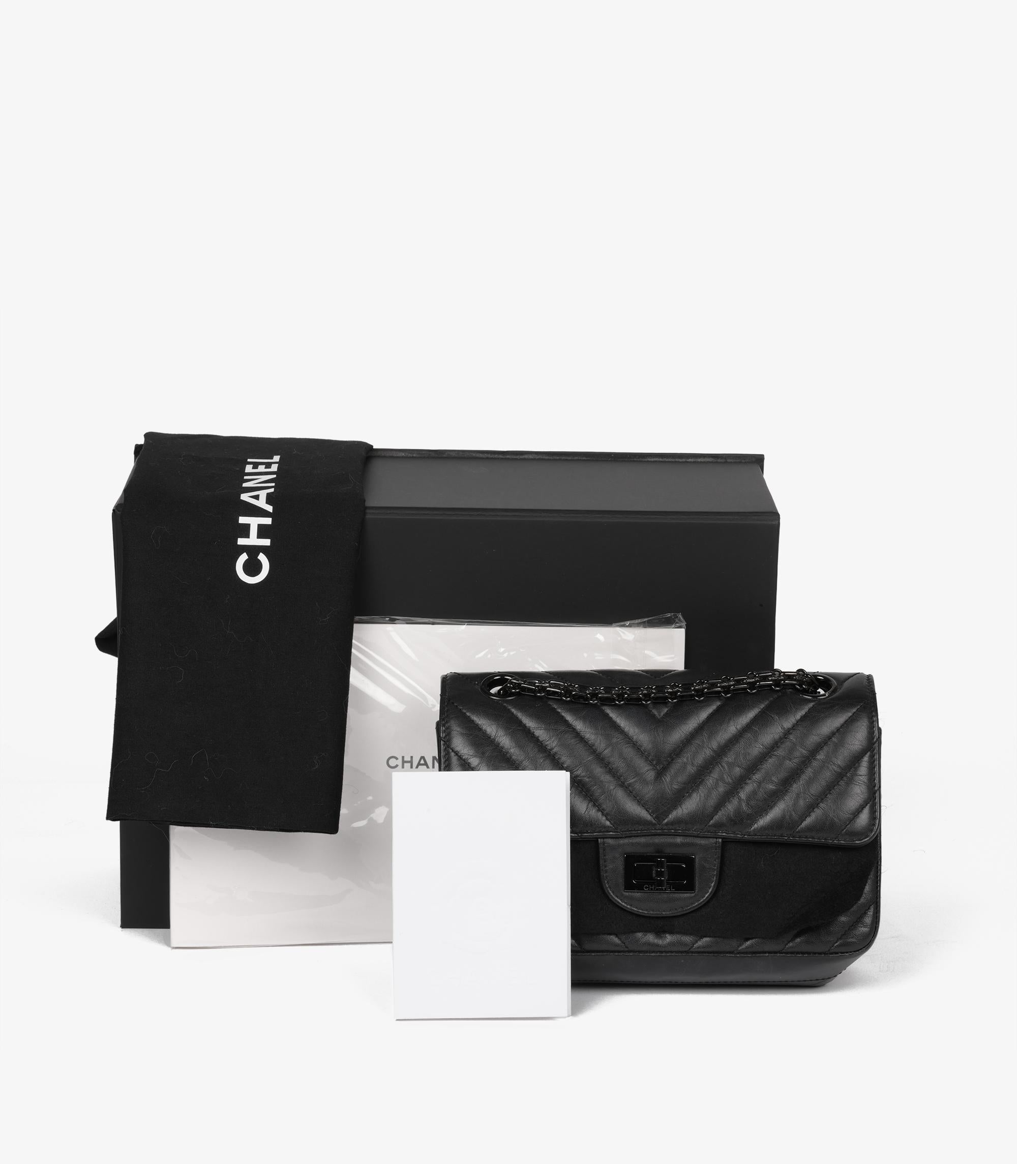 Chanel Black Chevron Quilted Crinkled Calfskin Leather SO Black 224 2.55 Reissue in vendita 6