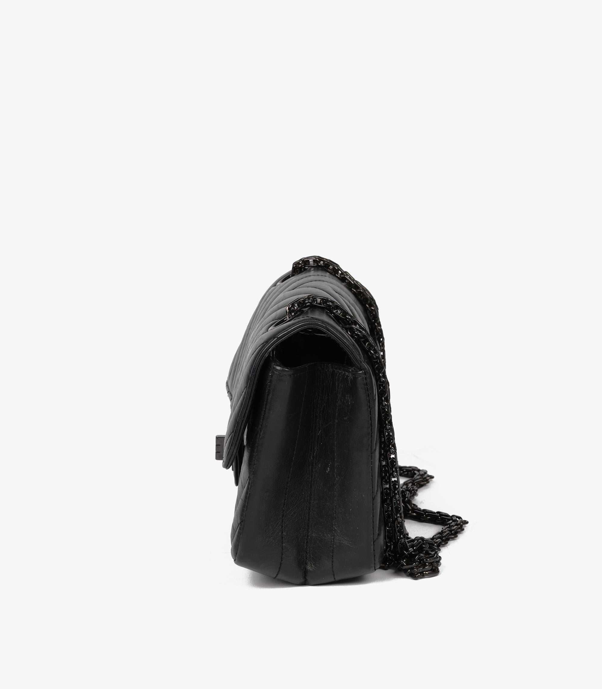 Chanel Black Chevron Quilted Crinkled Calfskin Leather SO Black 224 2.55 Reissue in vendita 1