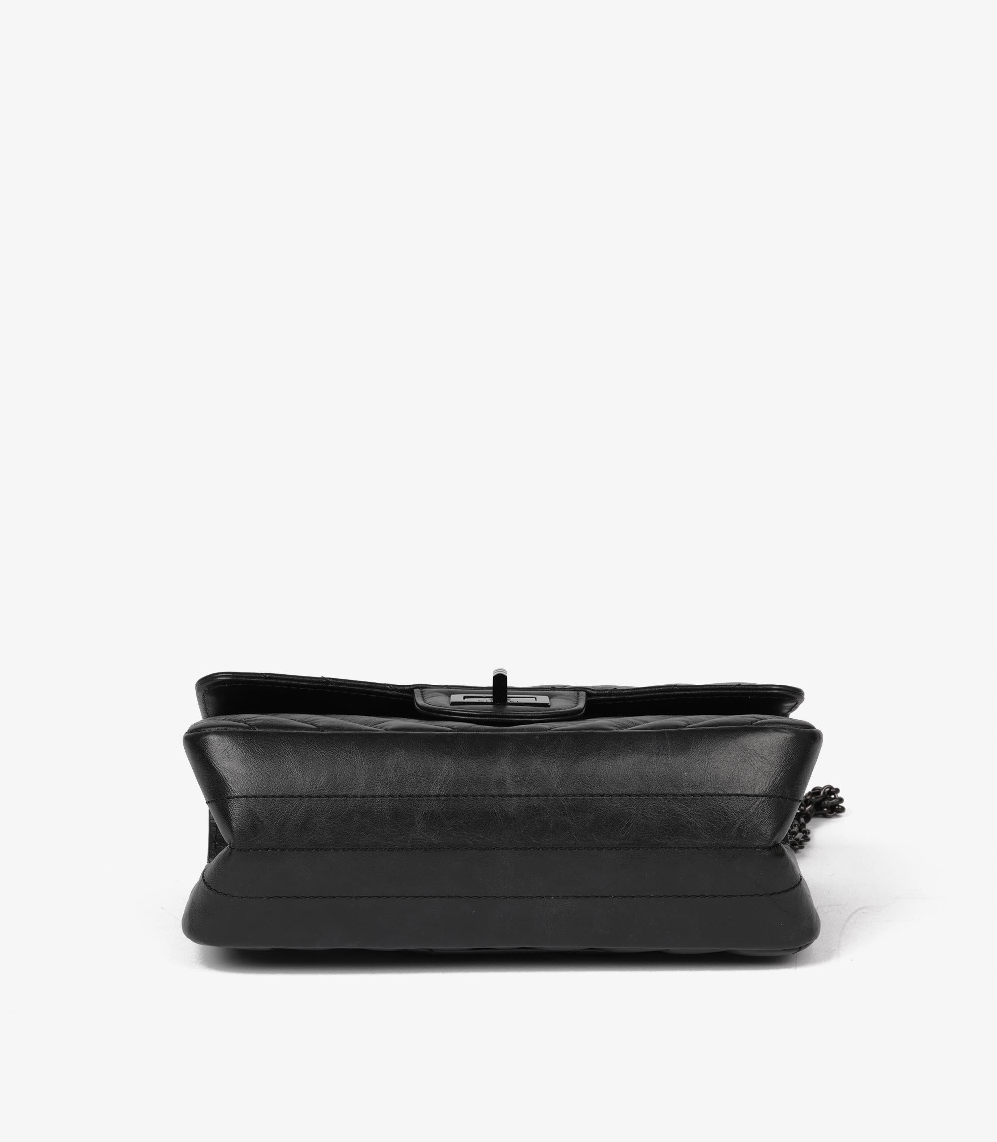 Chanel Black Chevron Quilted Crinkled Calfskin Leather SO Black 224 2.55 Reissue in vendita 2