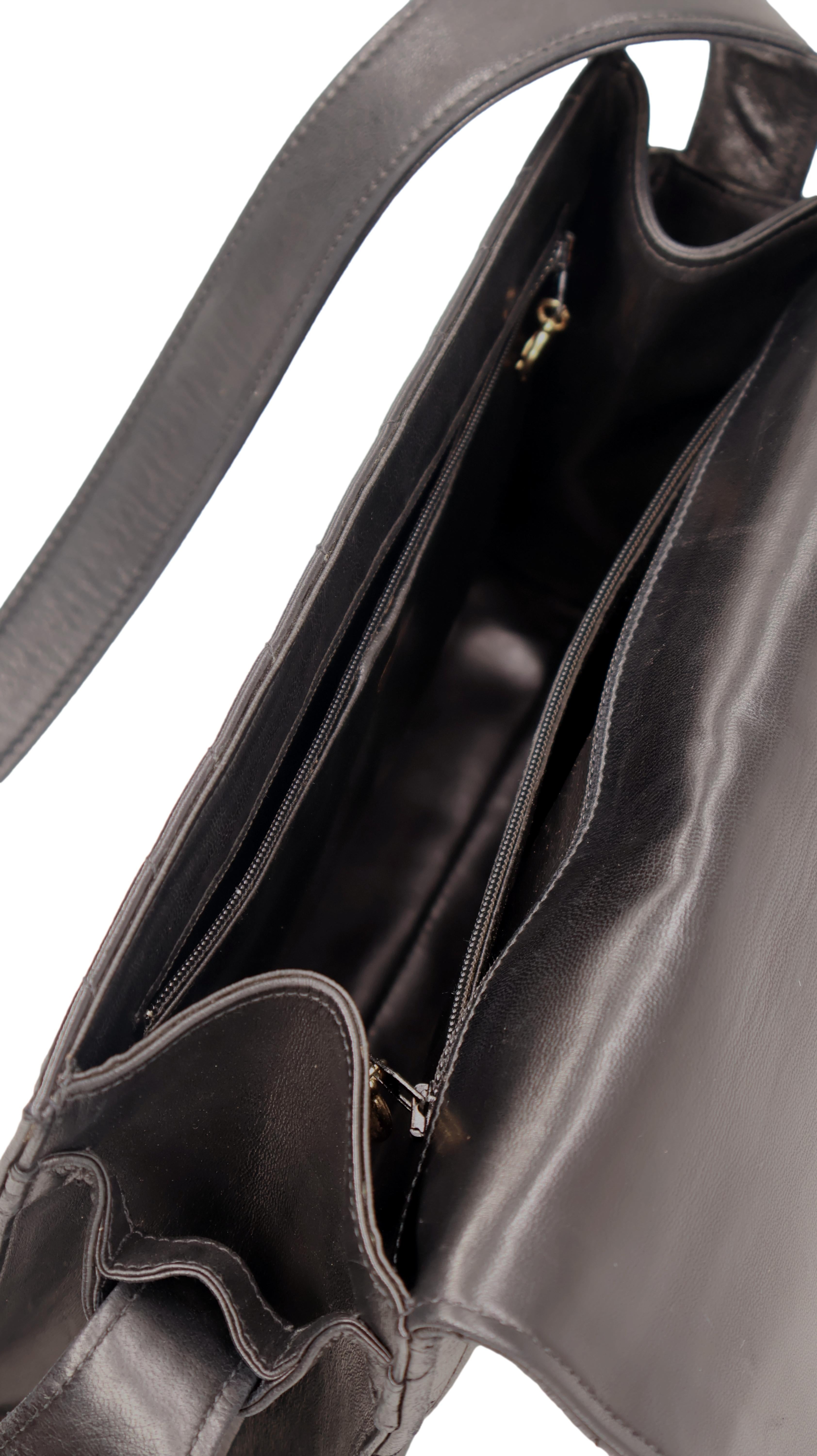 Chanel Black Chevron Quilted Lambskin Leather Single Flap Shoulder Bag, 1994. en vente 5