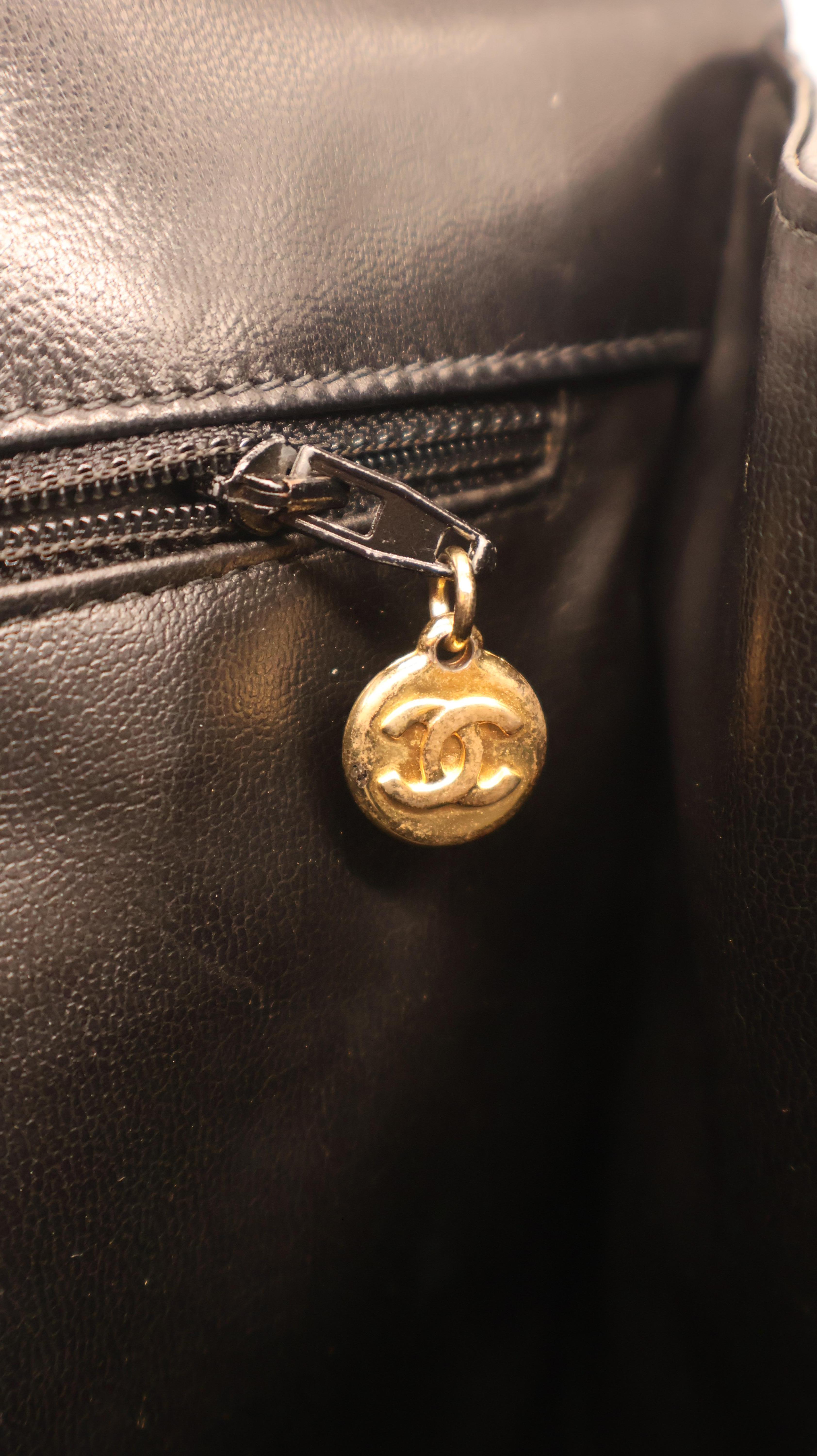 Chanel Black Chevron Quilted Lambskin Leather Single Flap Shoulder Bag, 1994. en vente 7