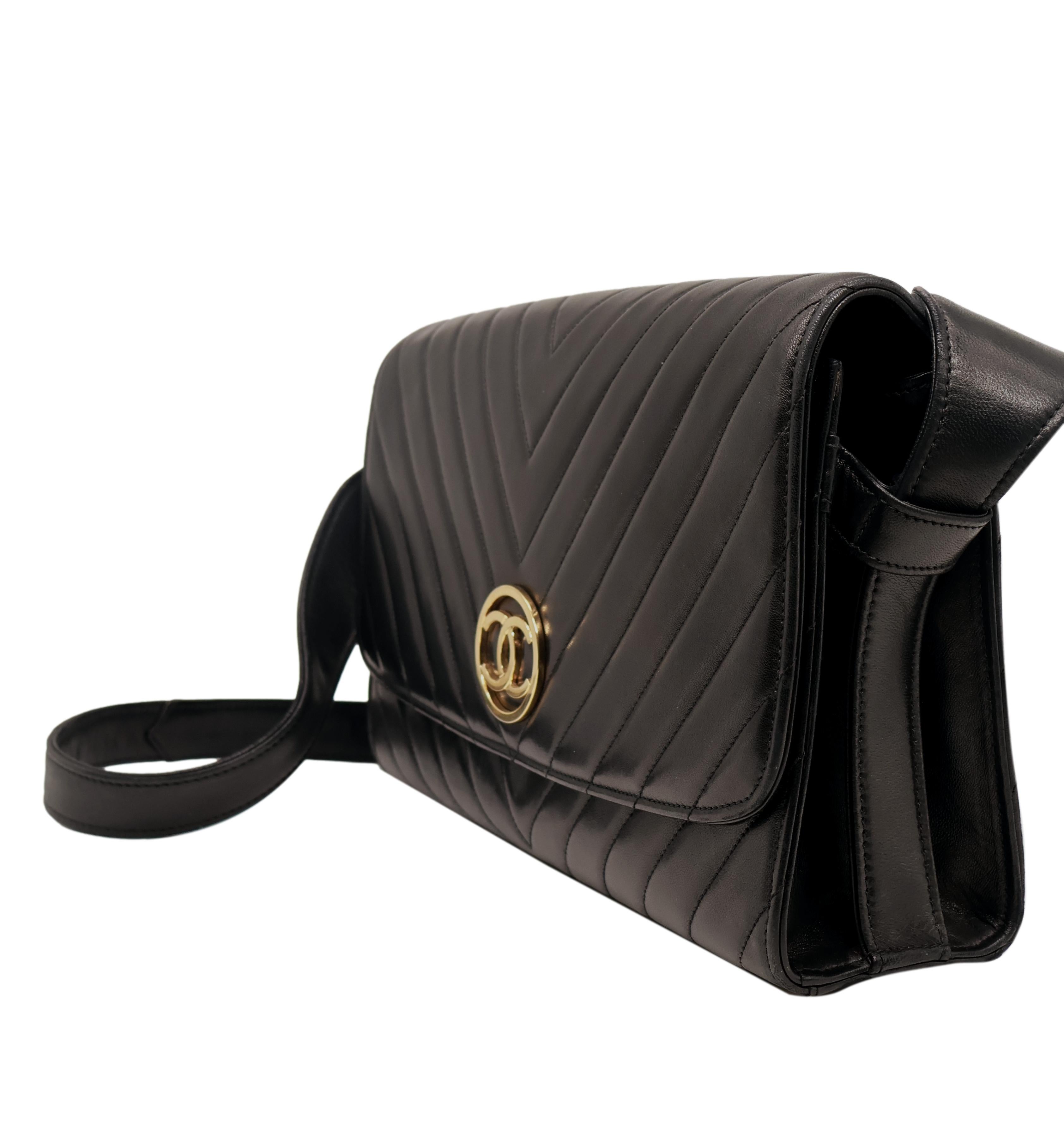Noir Chanel Black Chevron Quilted Lambskin Leather Single Flap Shoulder Bag, 1994. en vente
