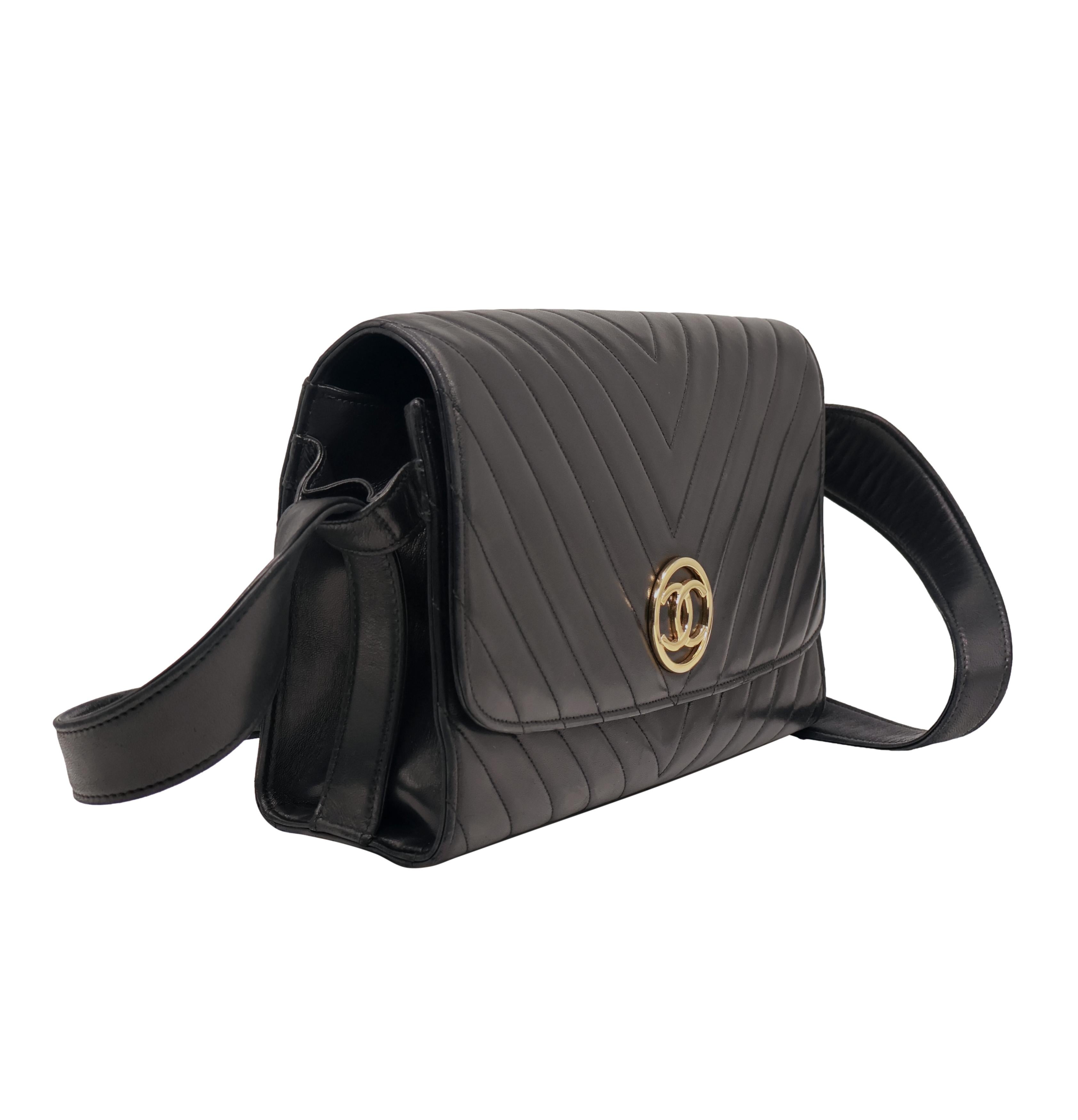 Chanel Black Chevron Quilted Lambskin Leather Single Flap Shoulder Bag, 1994. Bon état - En vente à Banner Elk, NC