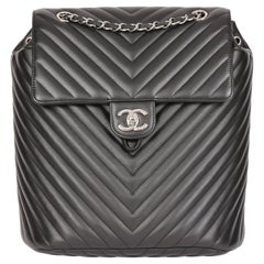 CHANEL Schwarz Chevron Gestepptes Lammfell Kleiner Urban Spirit Rucksack